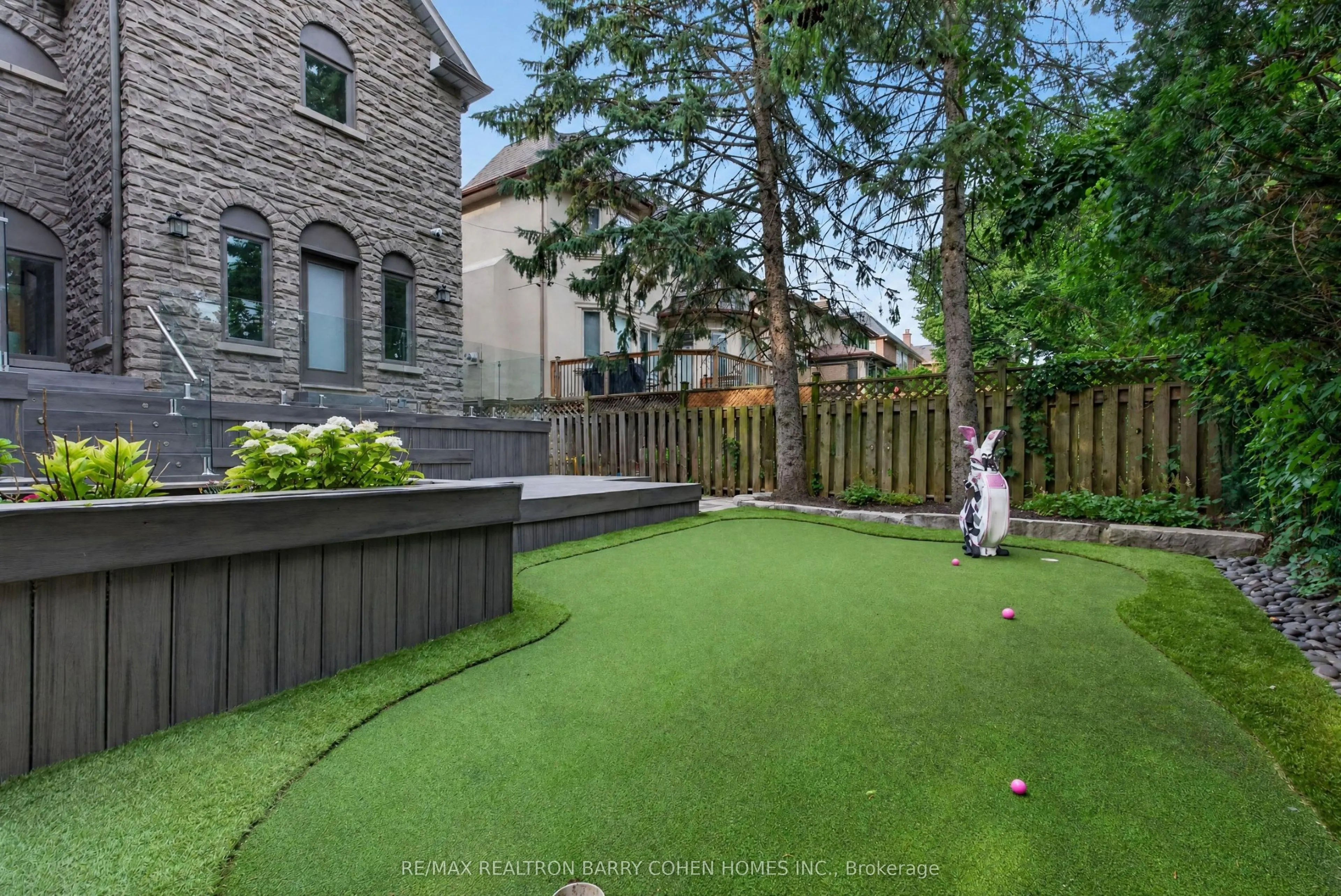 33 Munro Boulevard