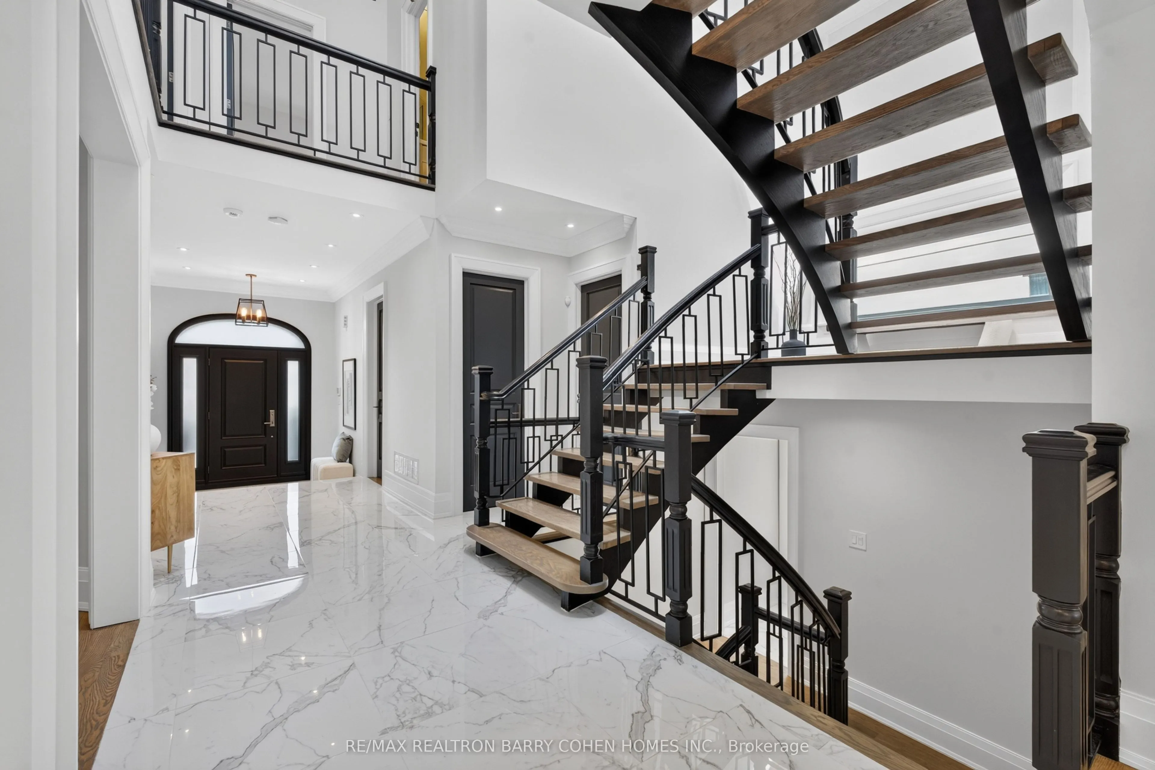 33 Munro Boulevard