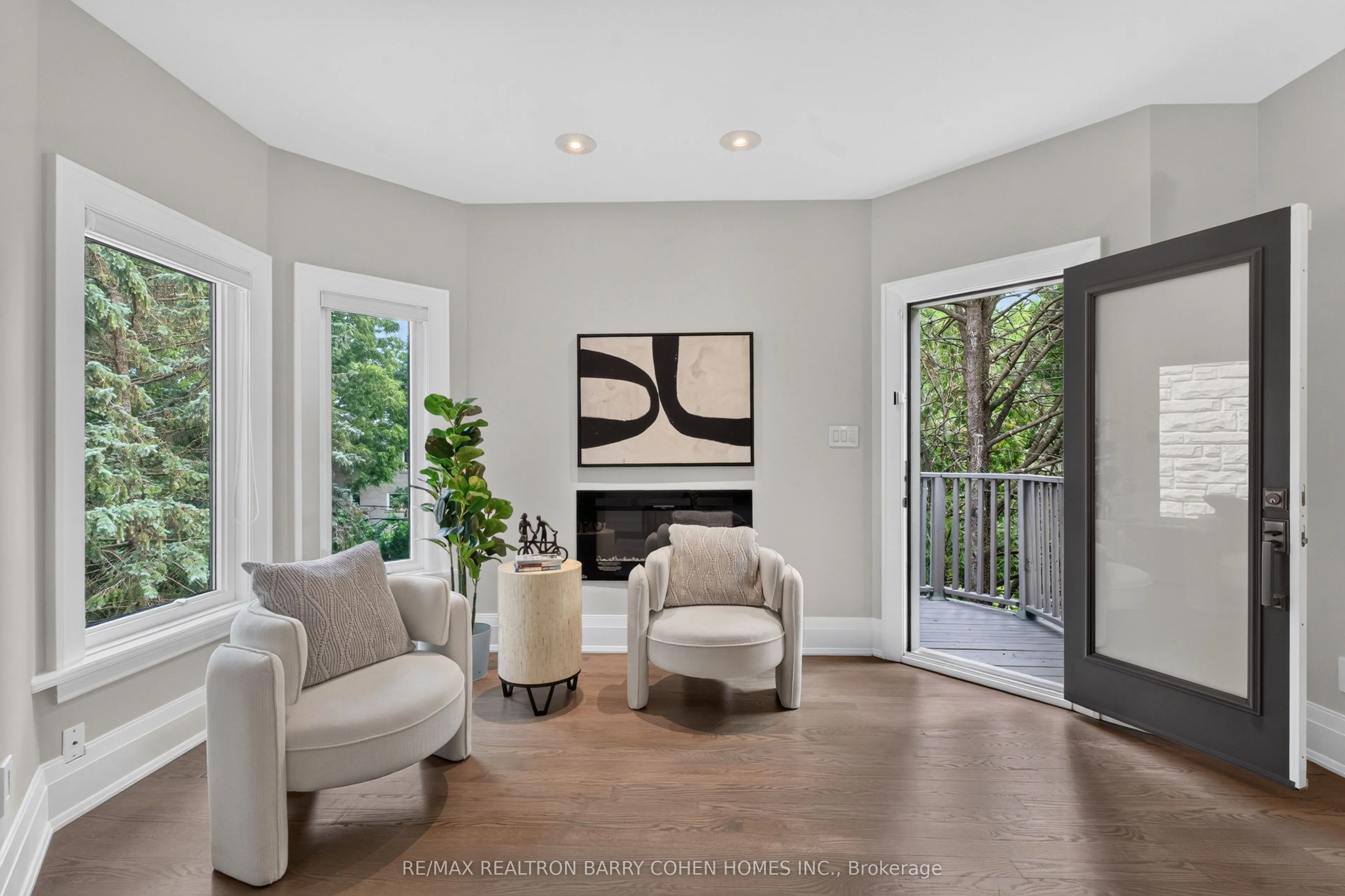33 Munro Boulevard