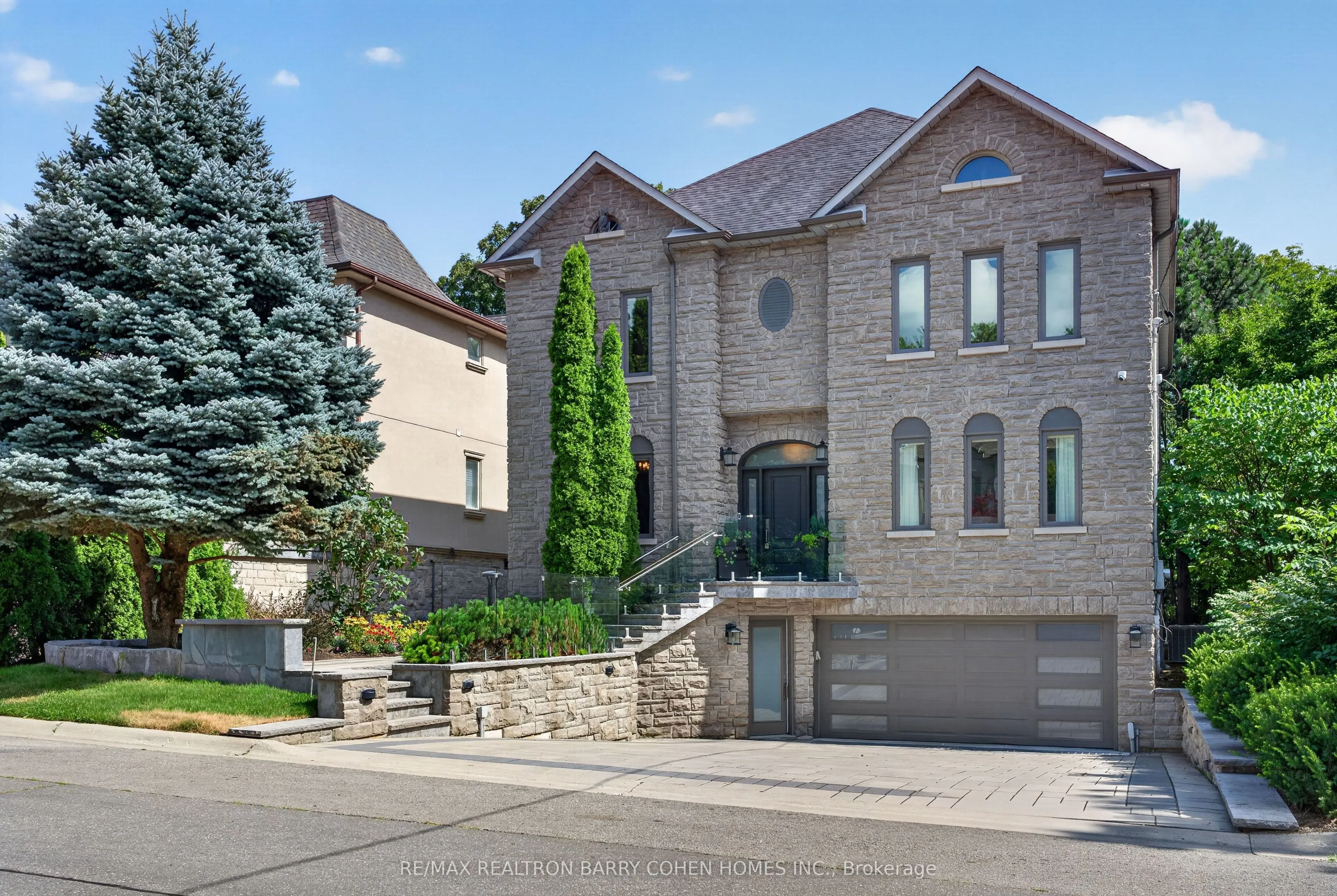 33 Munro Boulevard