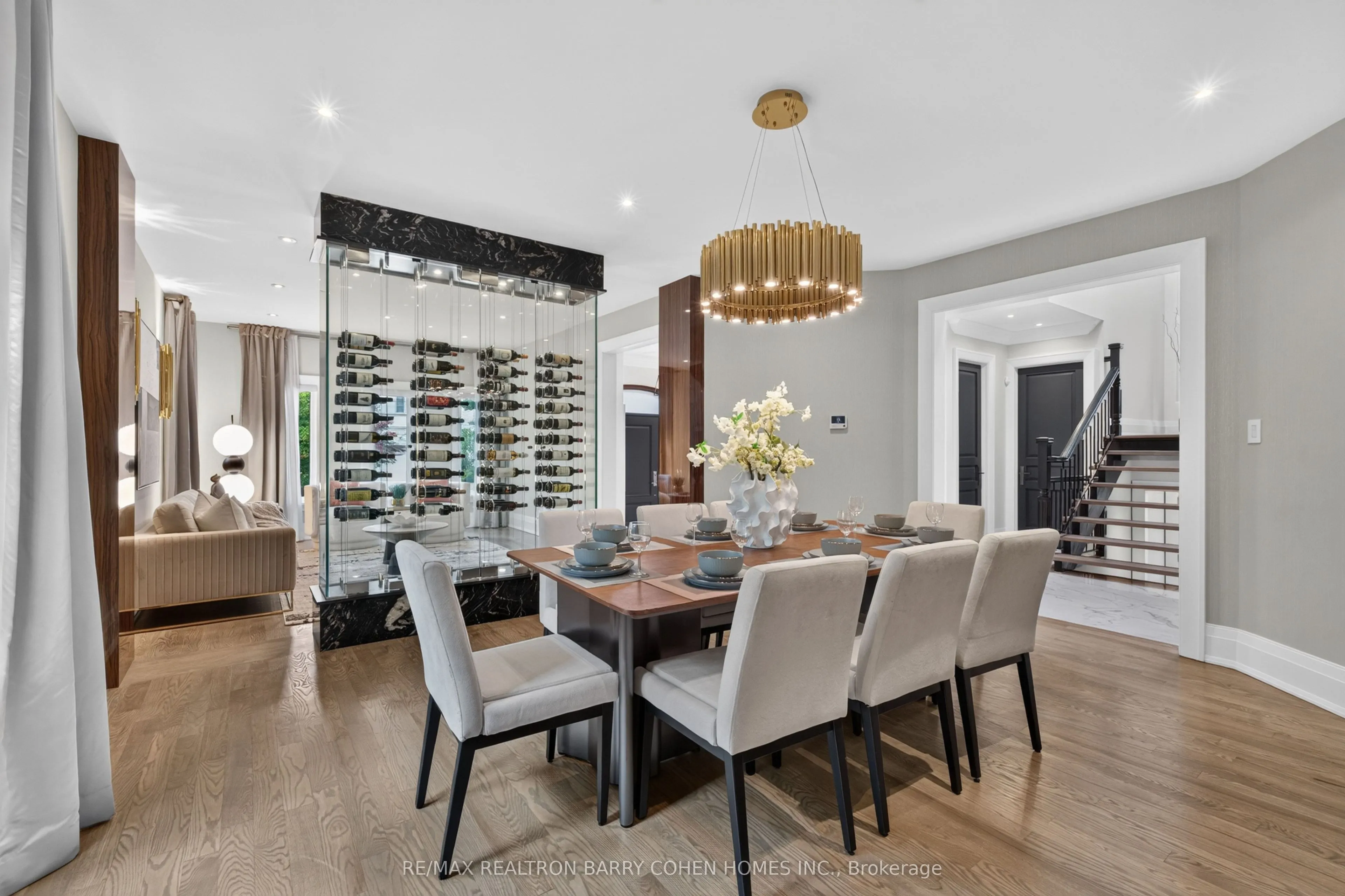 33 Munro Boulevard