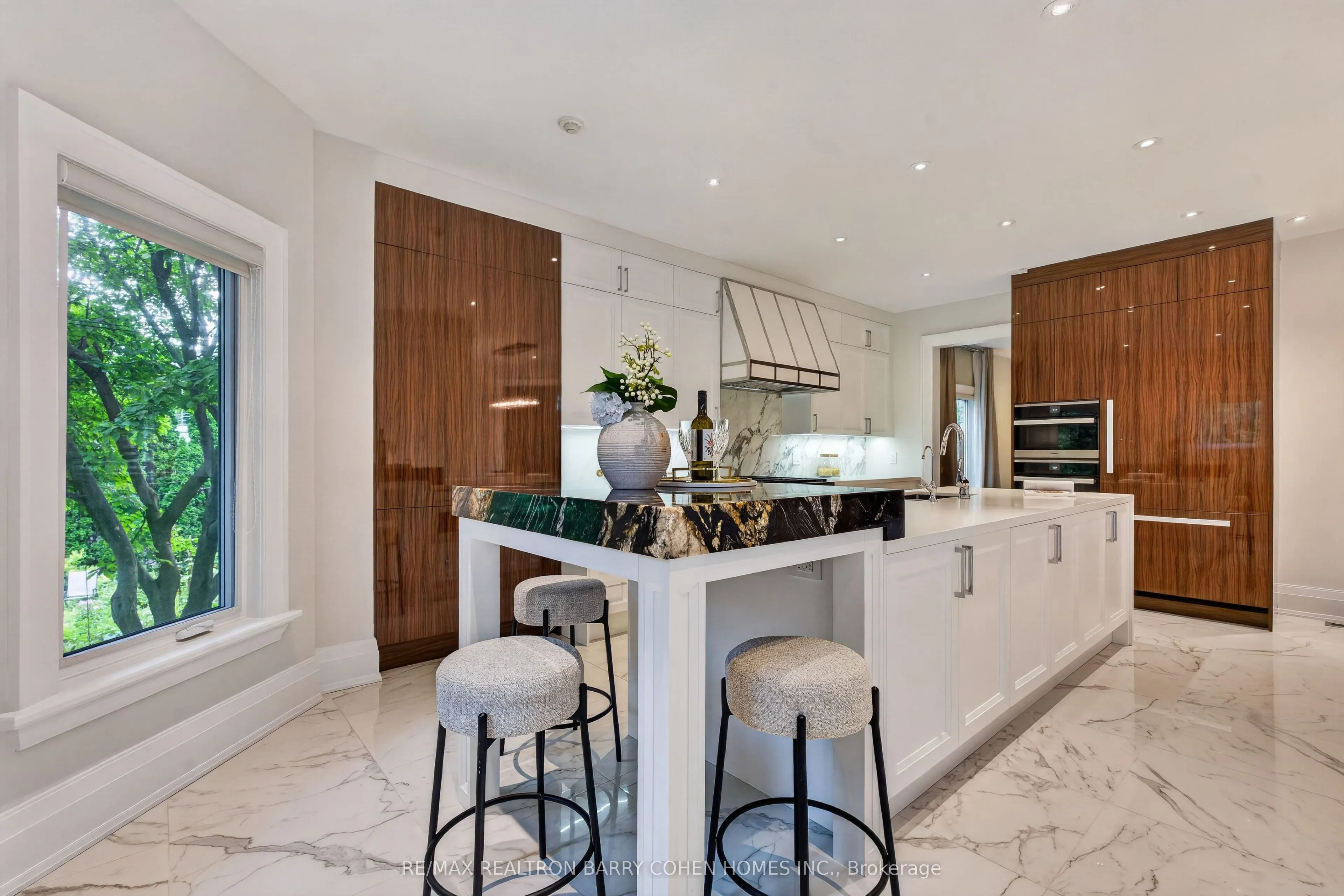 33 Munro Boulevard