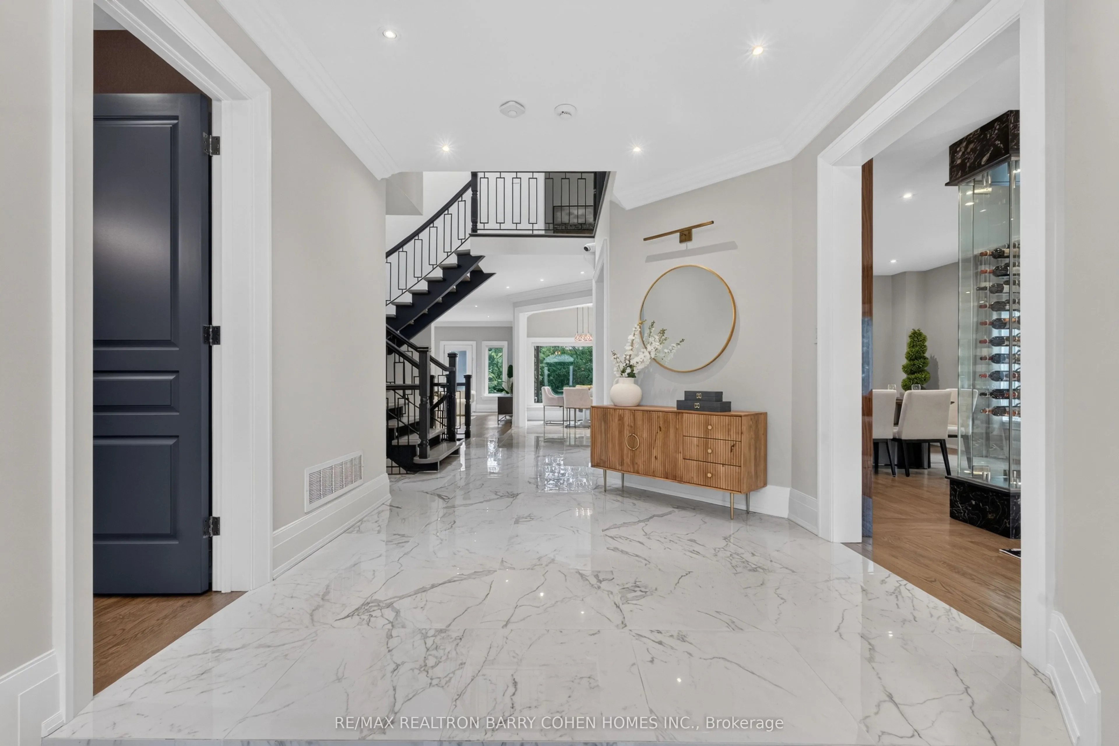 33 Munro Boulevard