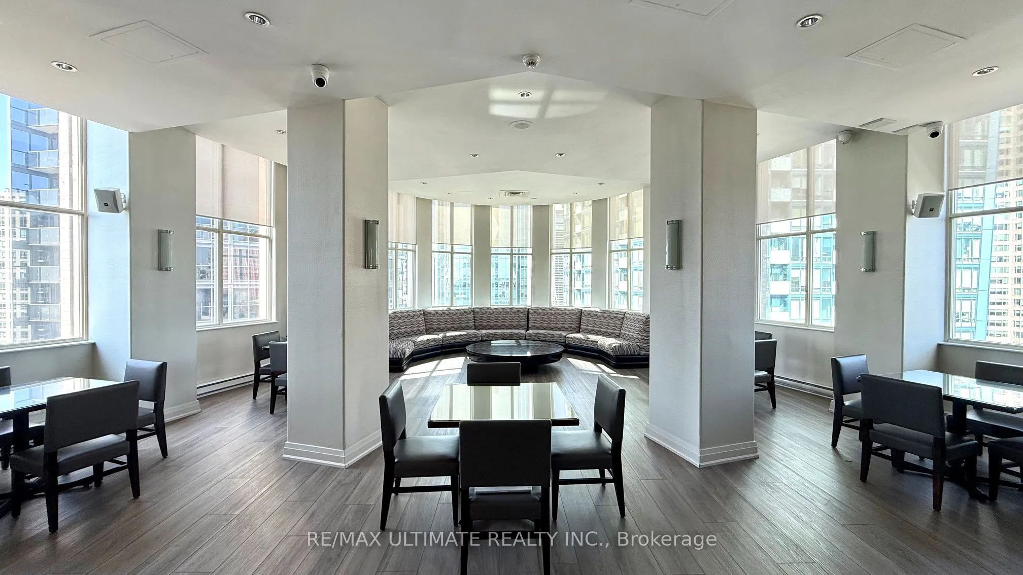 25 The Esplanade #913