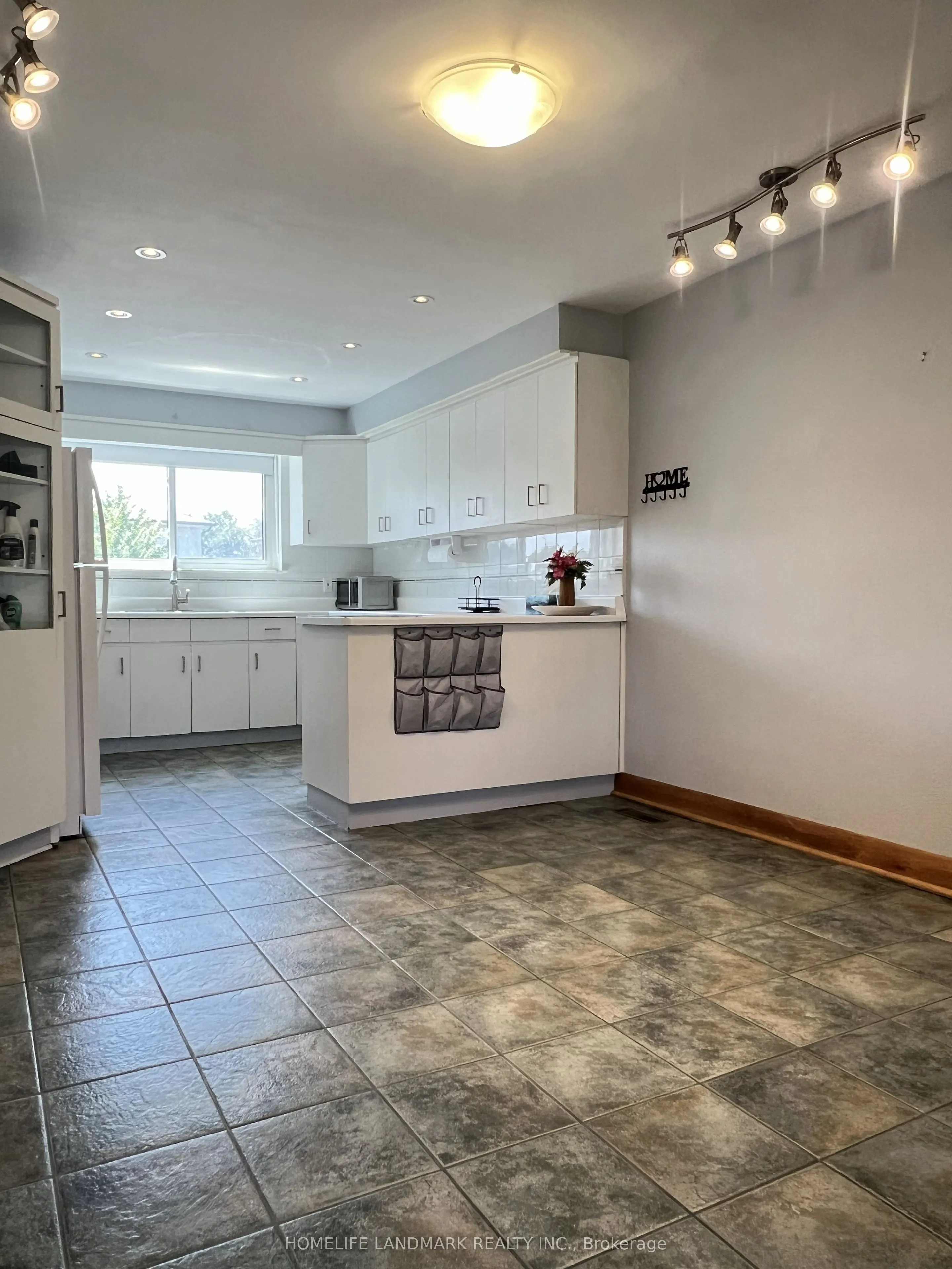 27 Tillplain Road