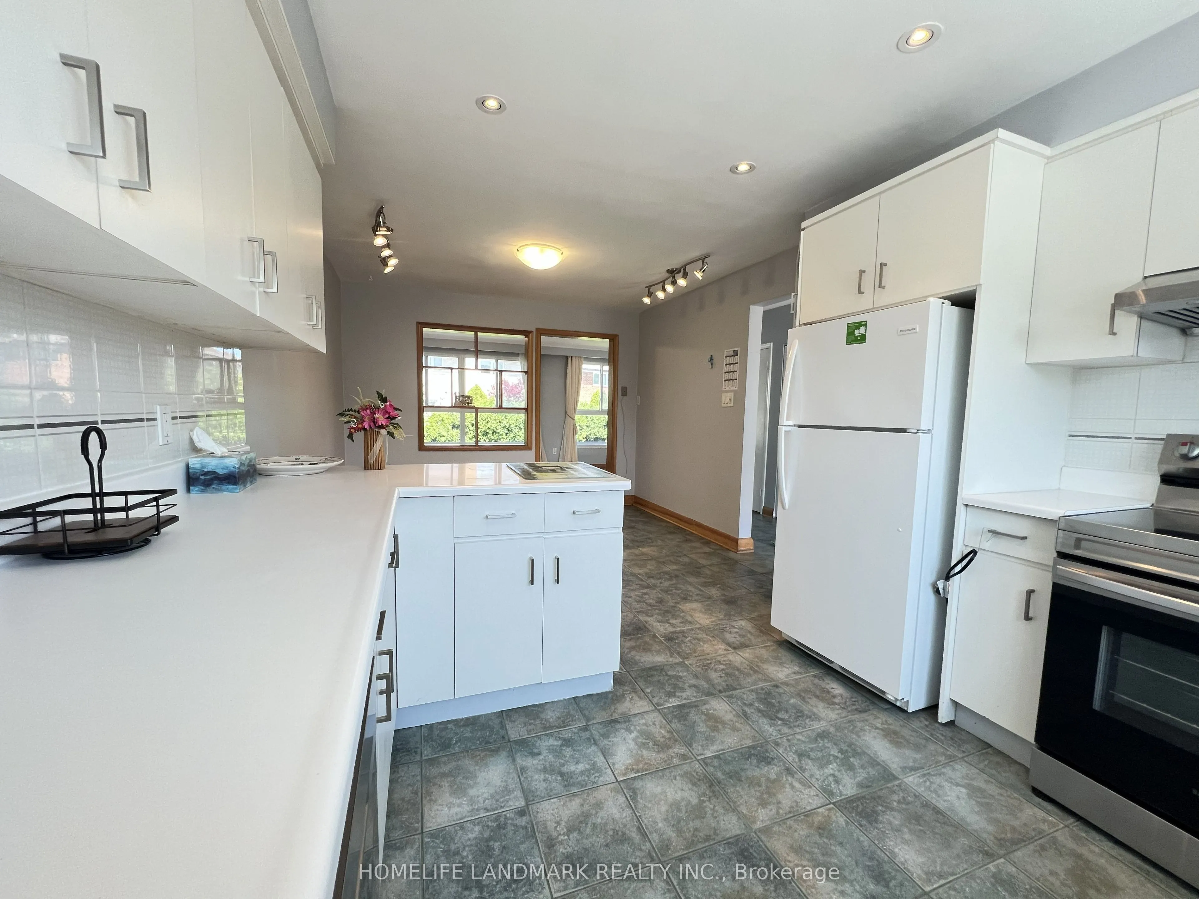 27 Tillplain Road