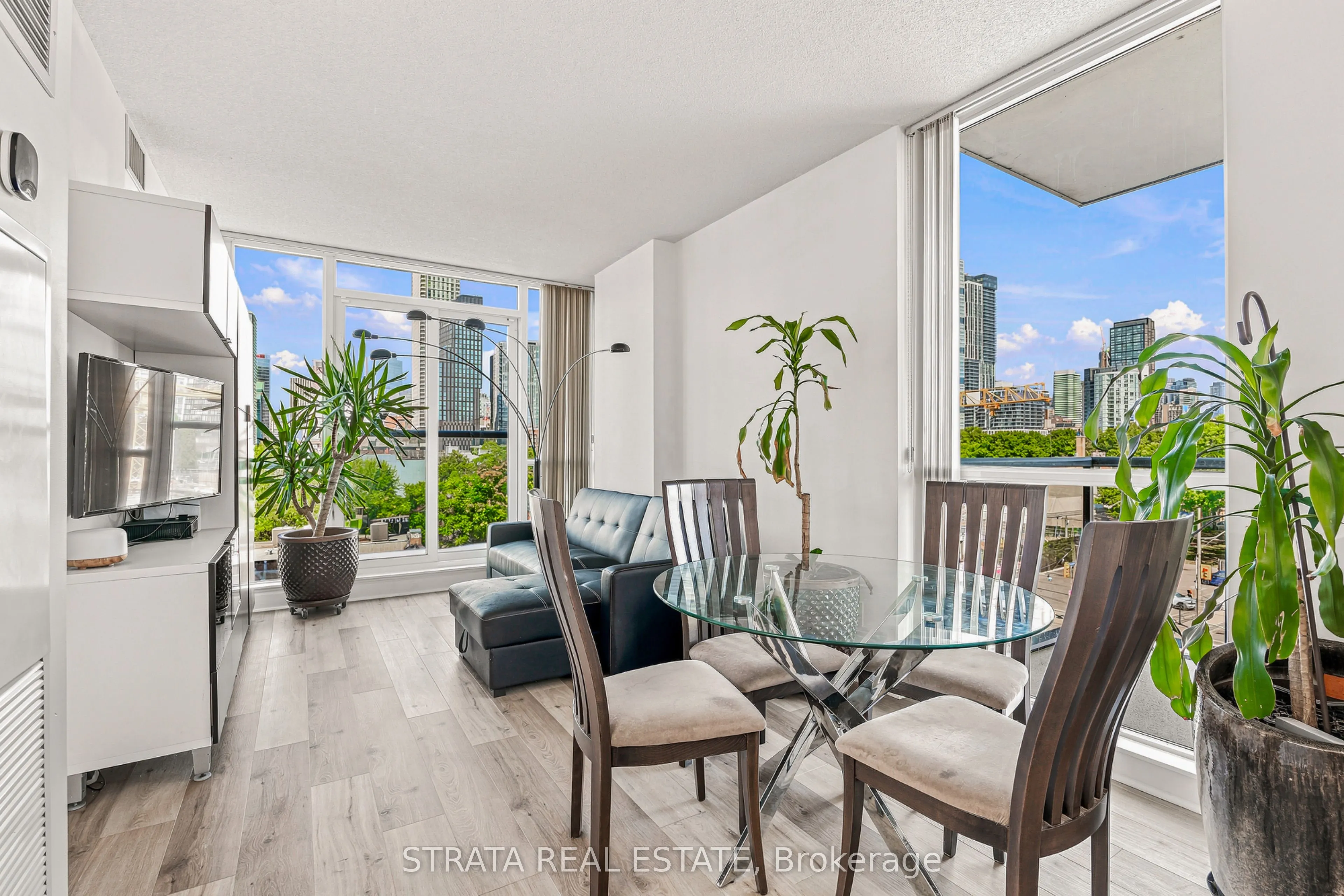 320 Richmond Street E #615