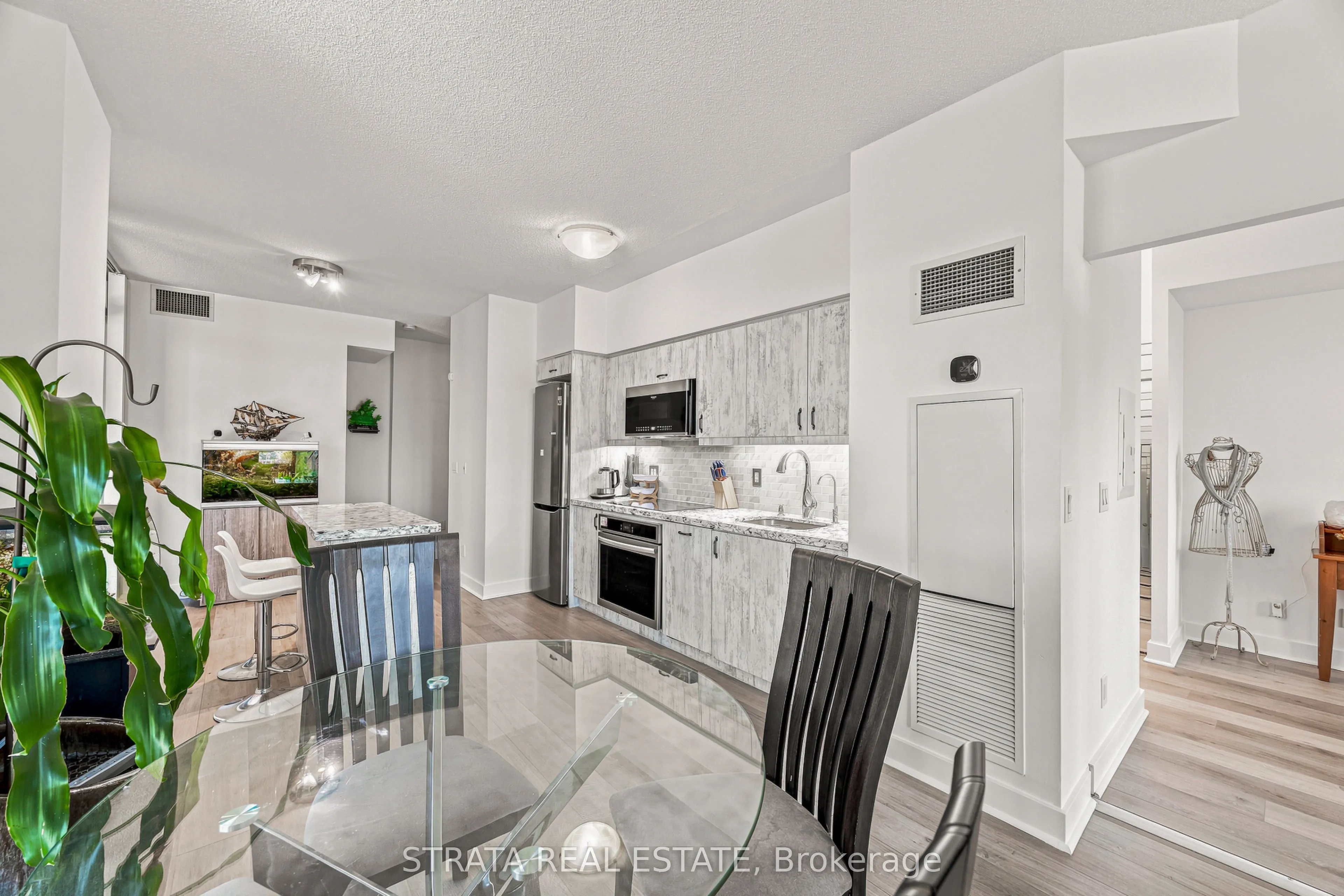 320 Richmond Street E #615