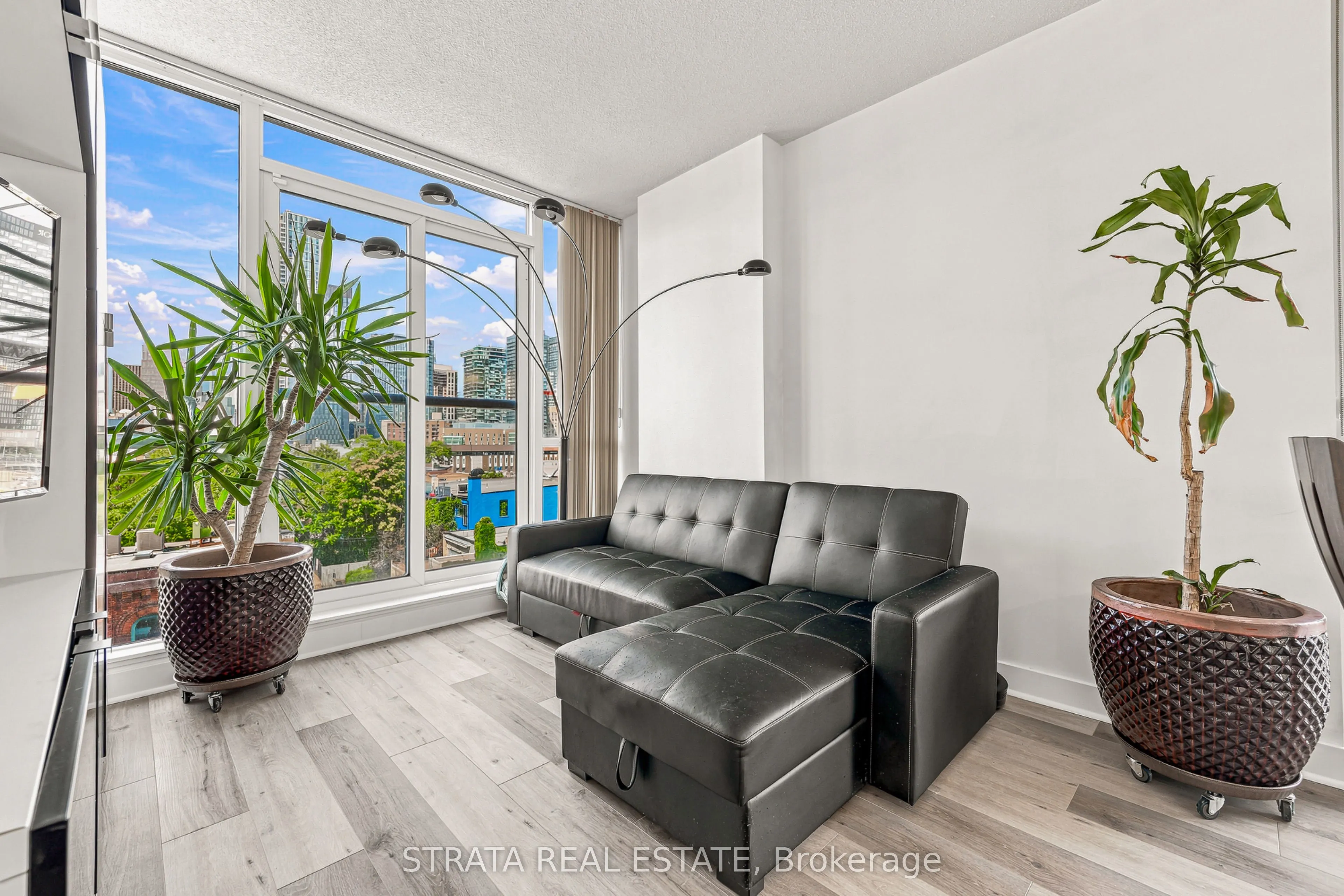 320 Richmond Street E #615