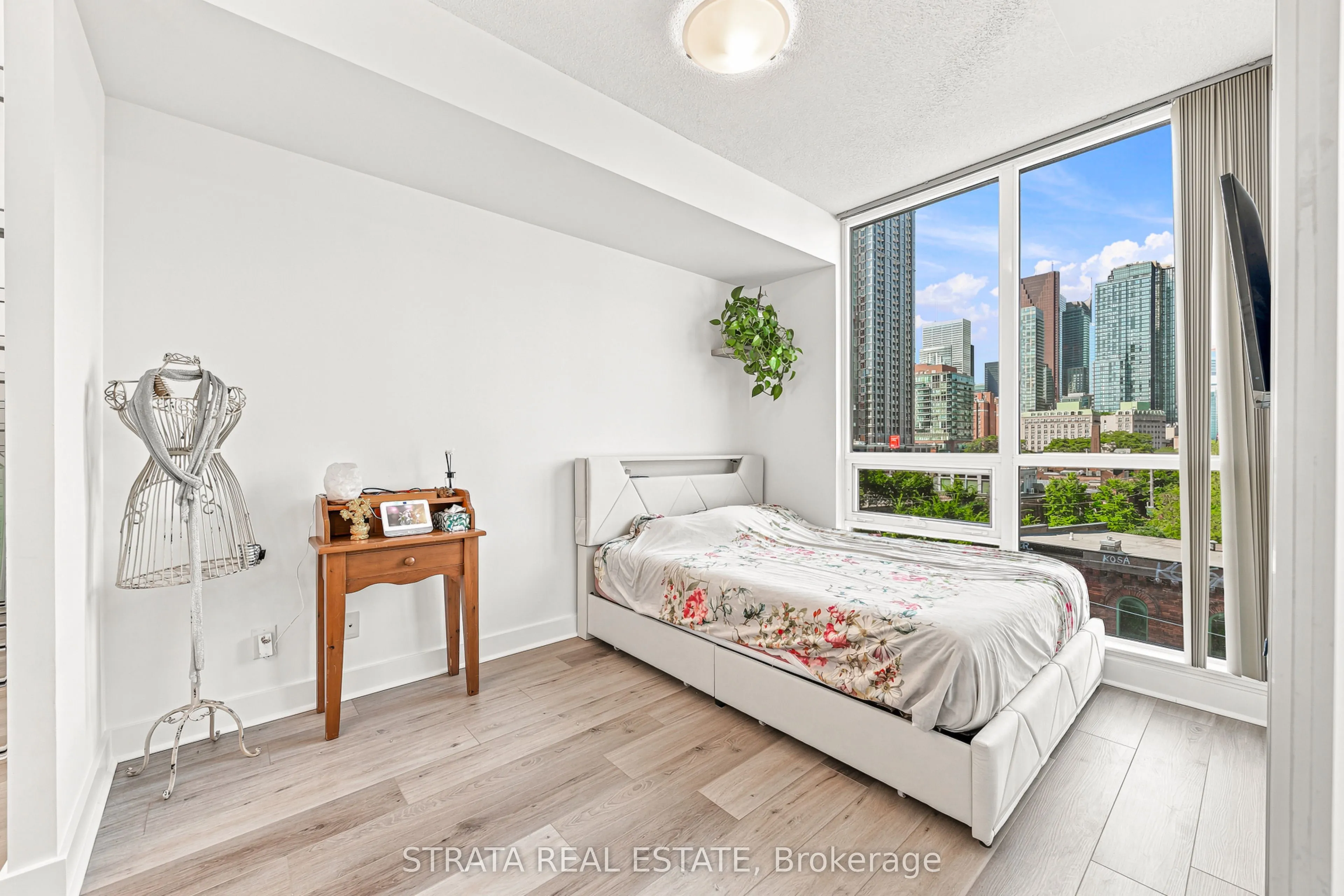 320 Richmond Street E #615