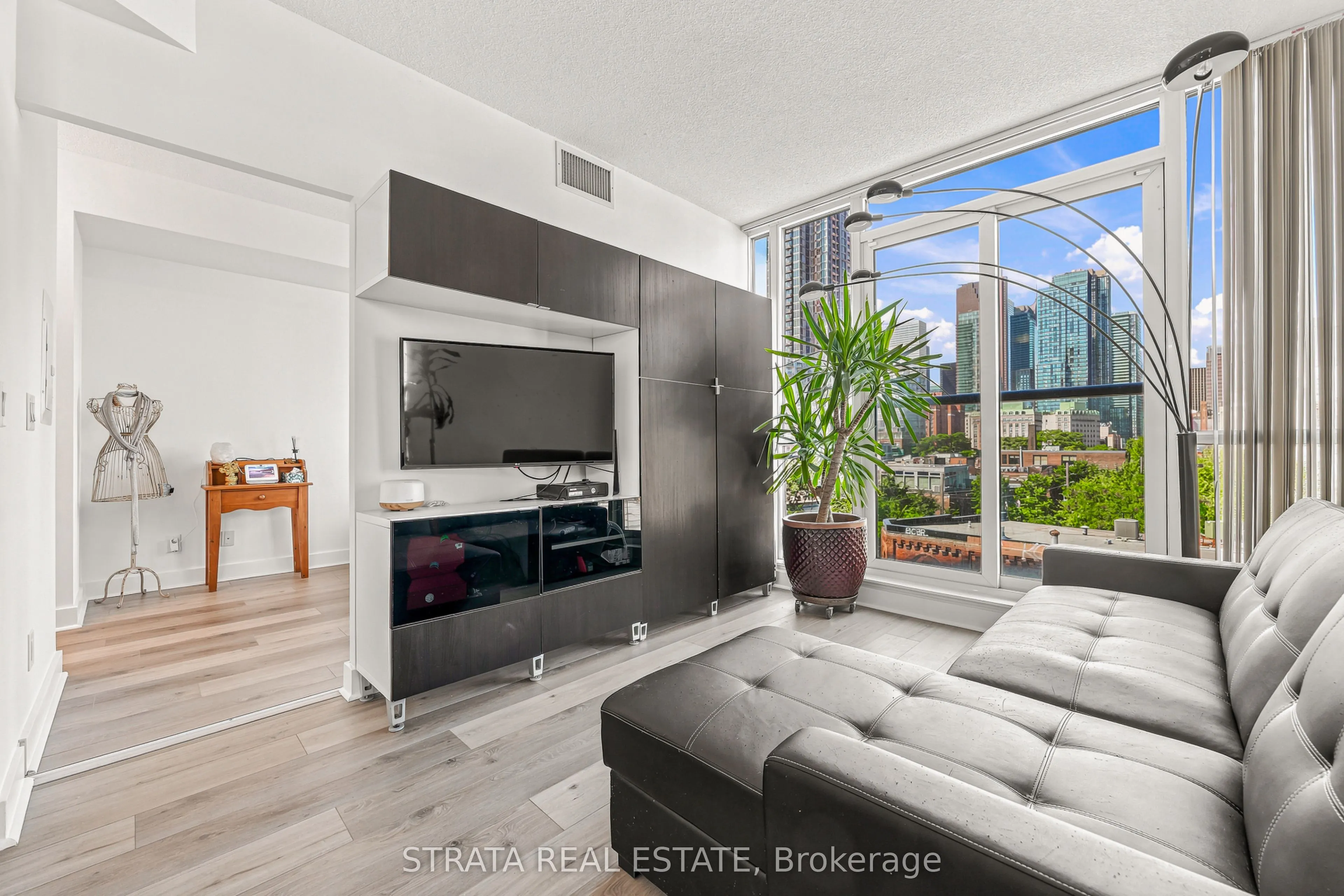 320 Richmond Street E #615
