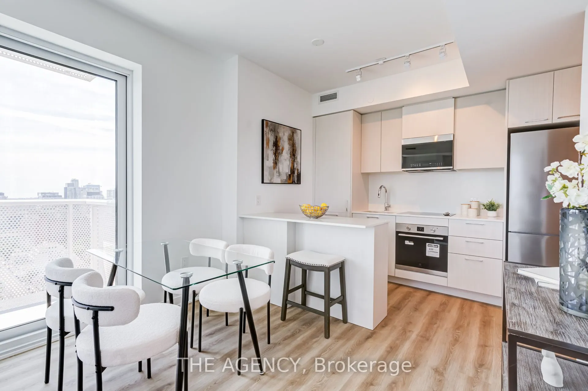 10 Oak Street #2403