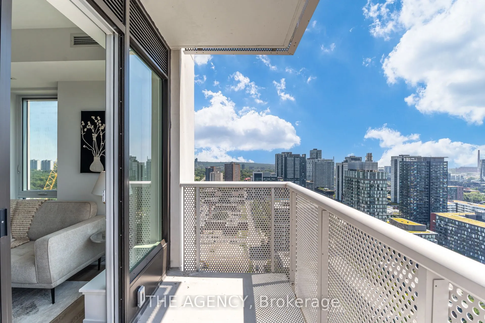10 Oak Street #2403