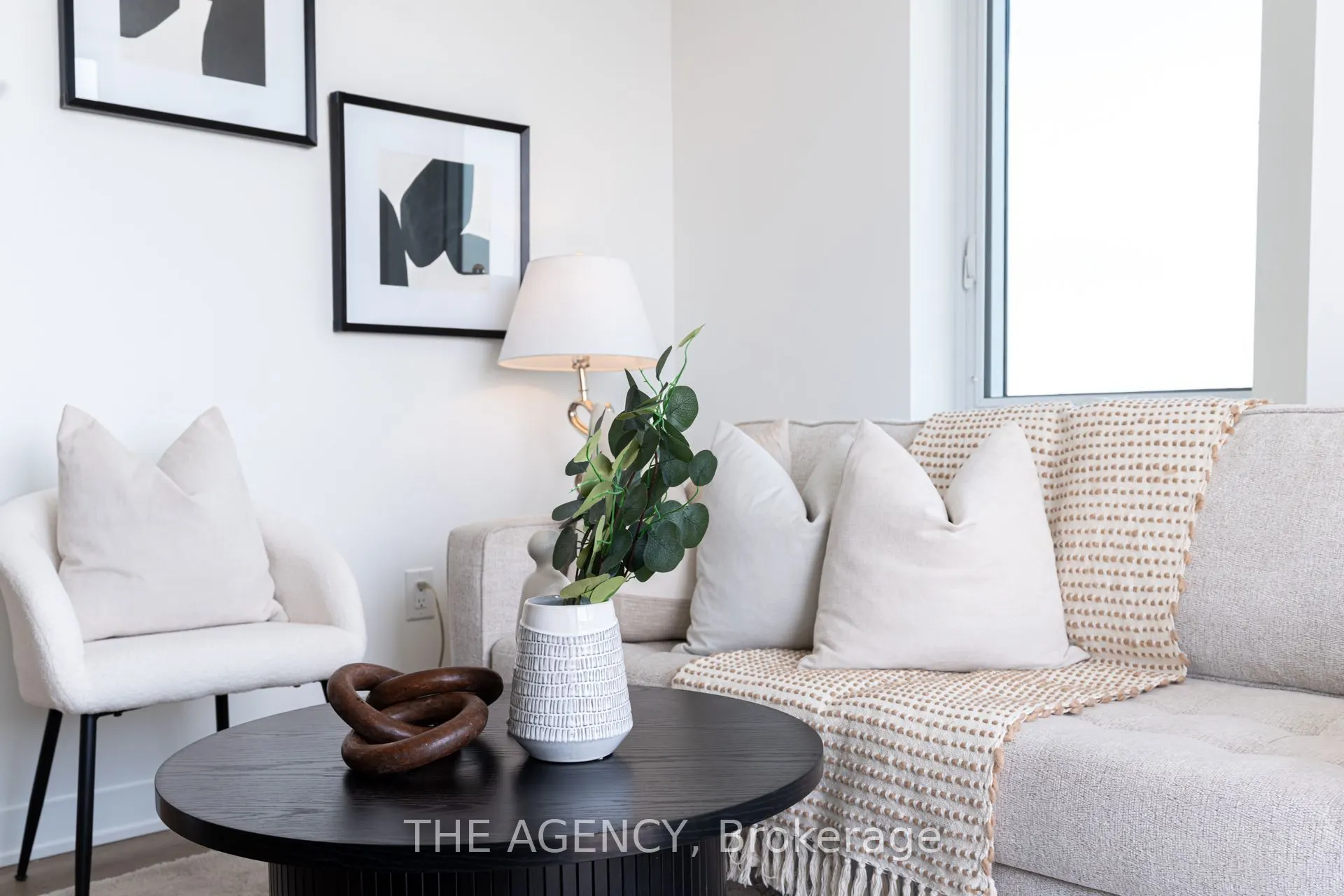 10 Oak Street #2403