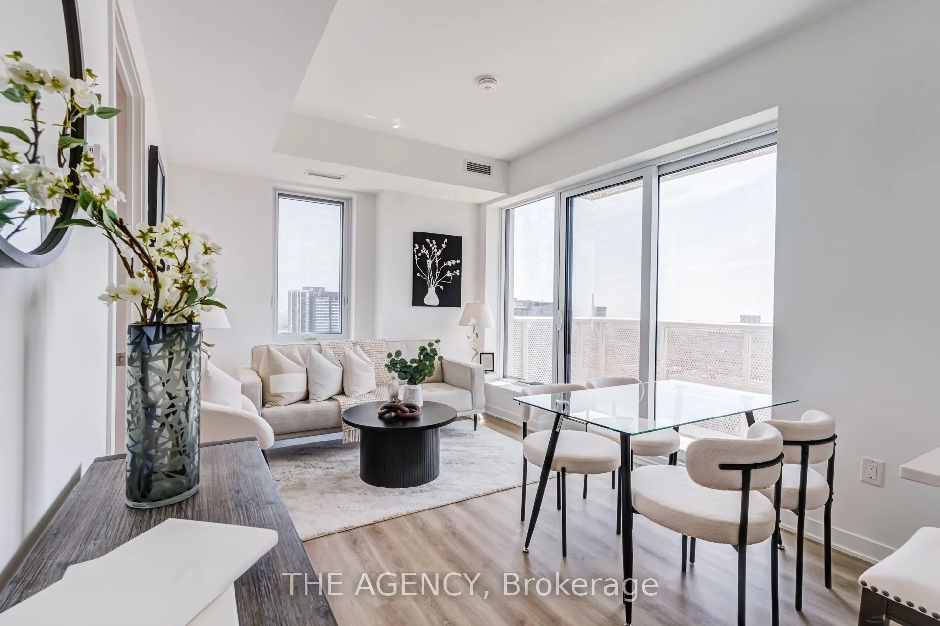 10 Oak Street #2403