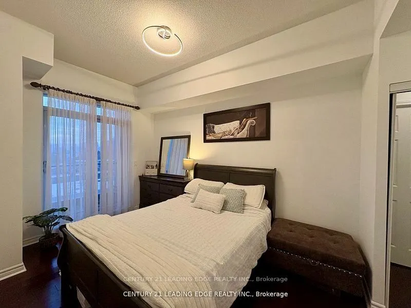 18 Kenaston Gardens #712