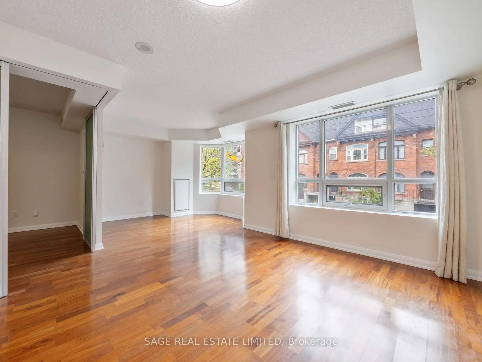 18 Beverley Street #209