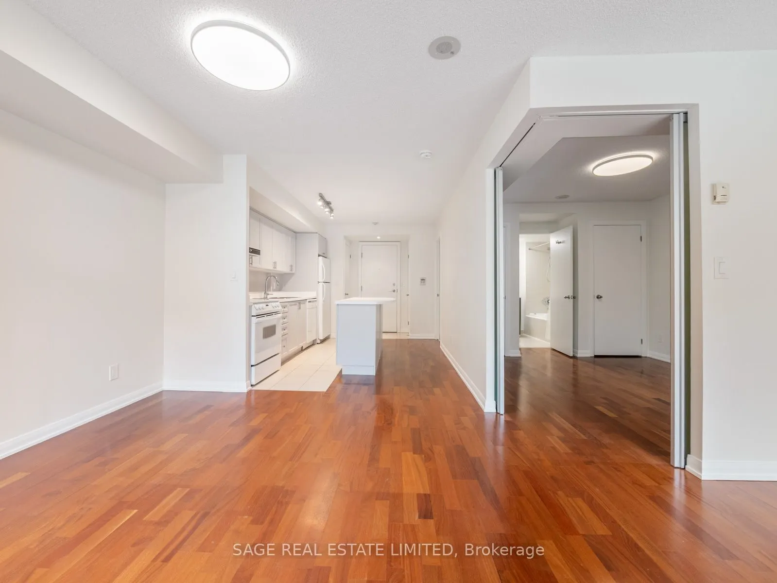 18 Beverley Street #209
