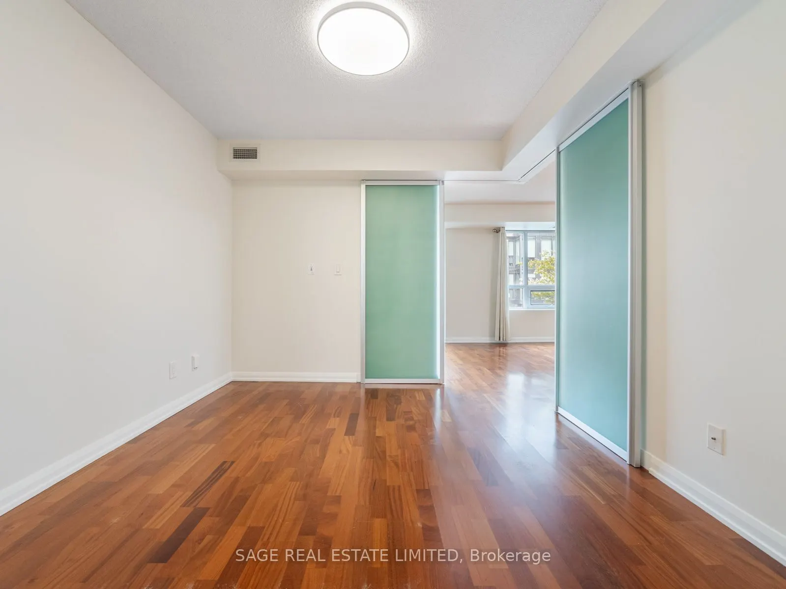 18 Beverley Street #209