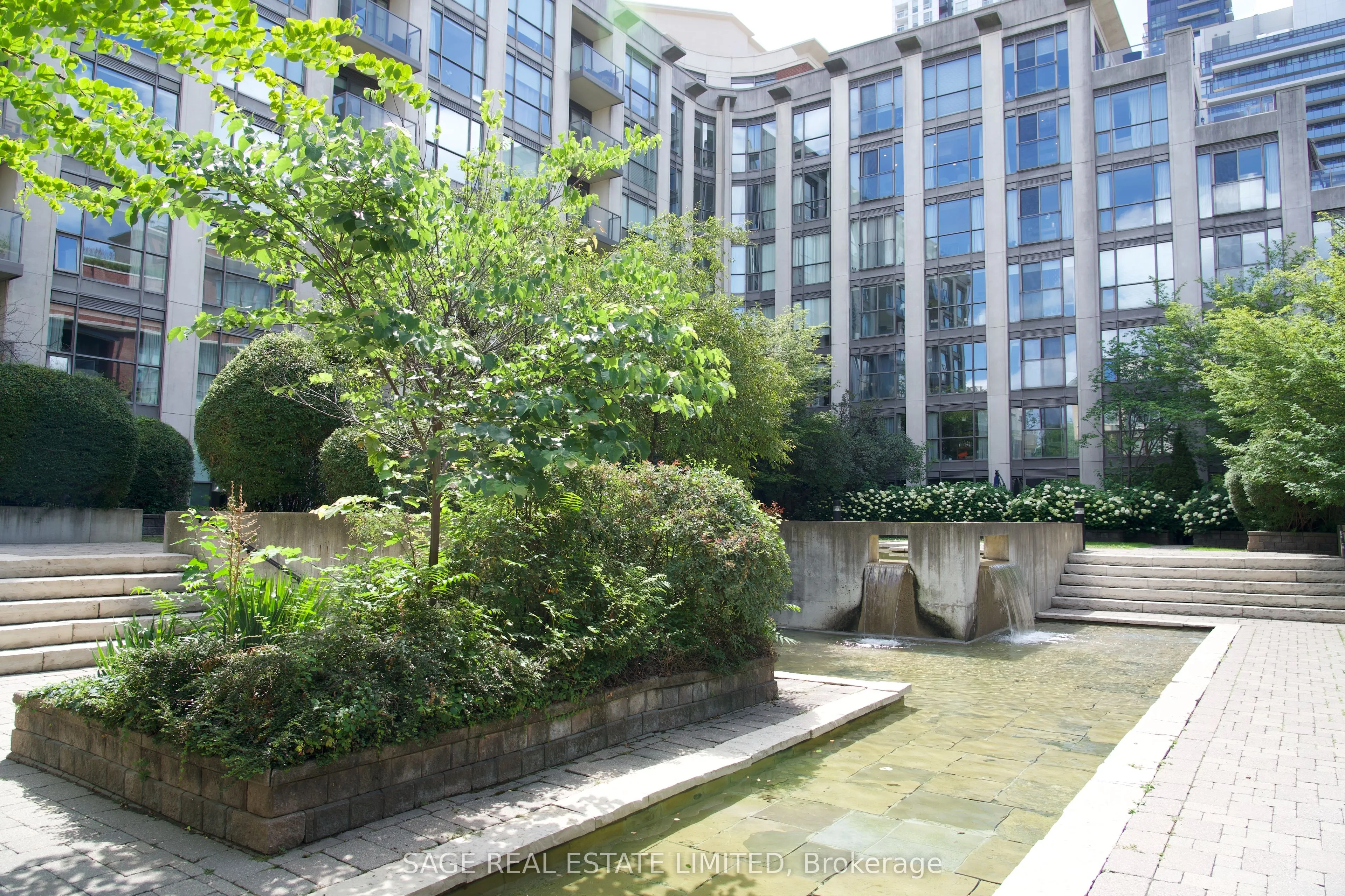 18 Beverley Street #209