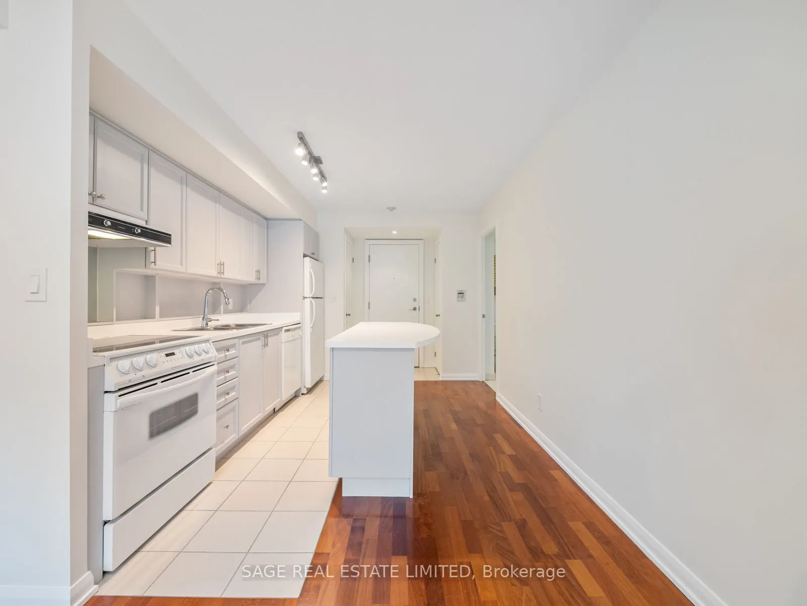 18 Beverley Street #209