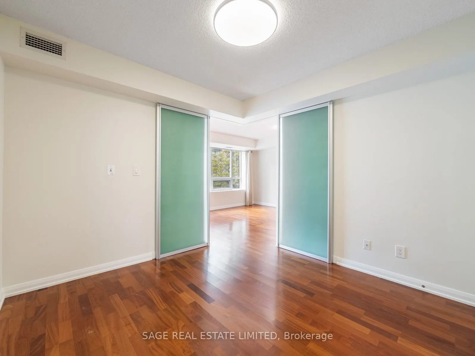 18 Beverley Street #209