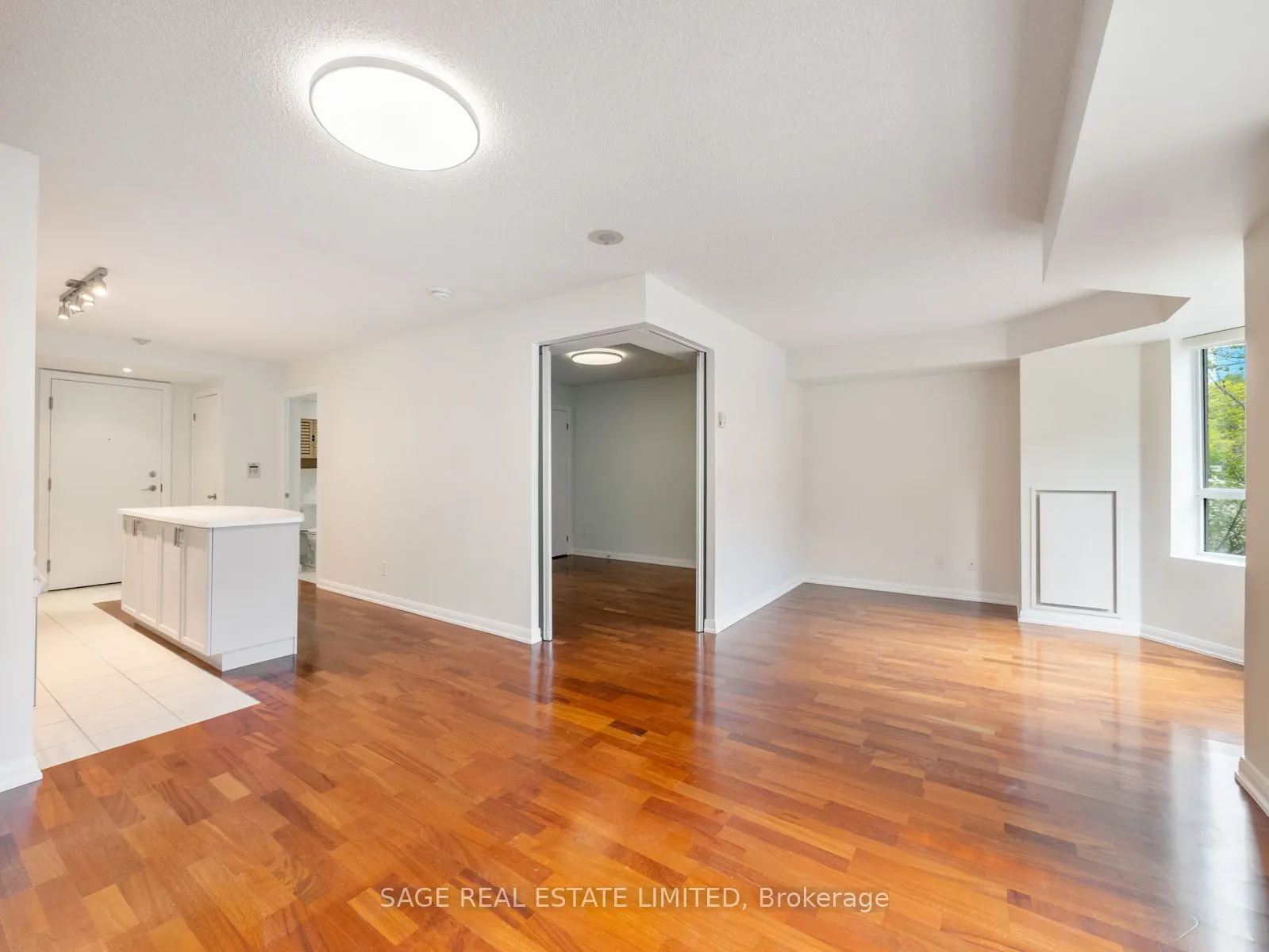 18 Beverley Street #209