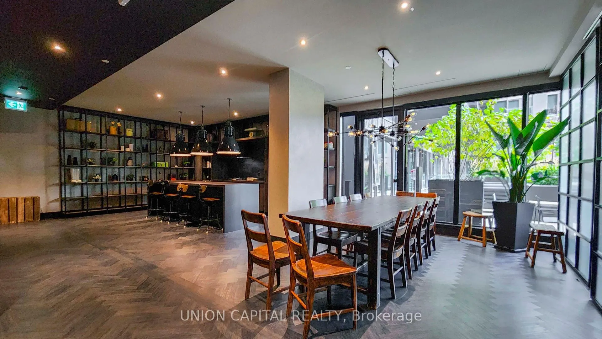 505 Richmond Street W #714
