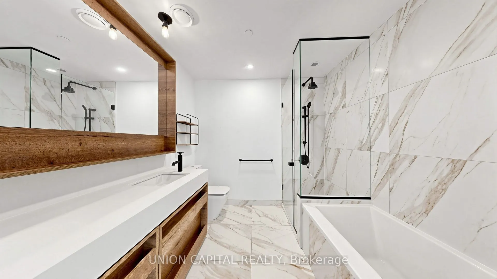 505 Richmond Street W #714