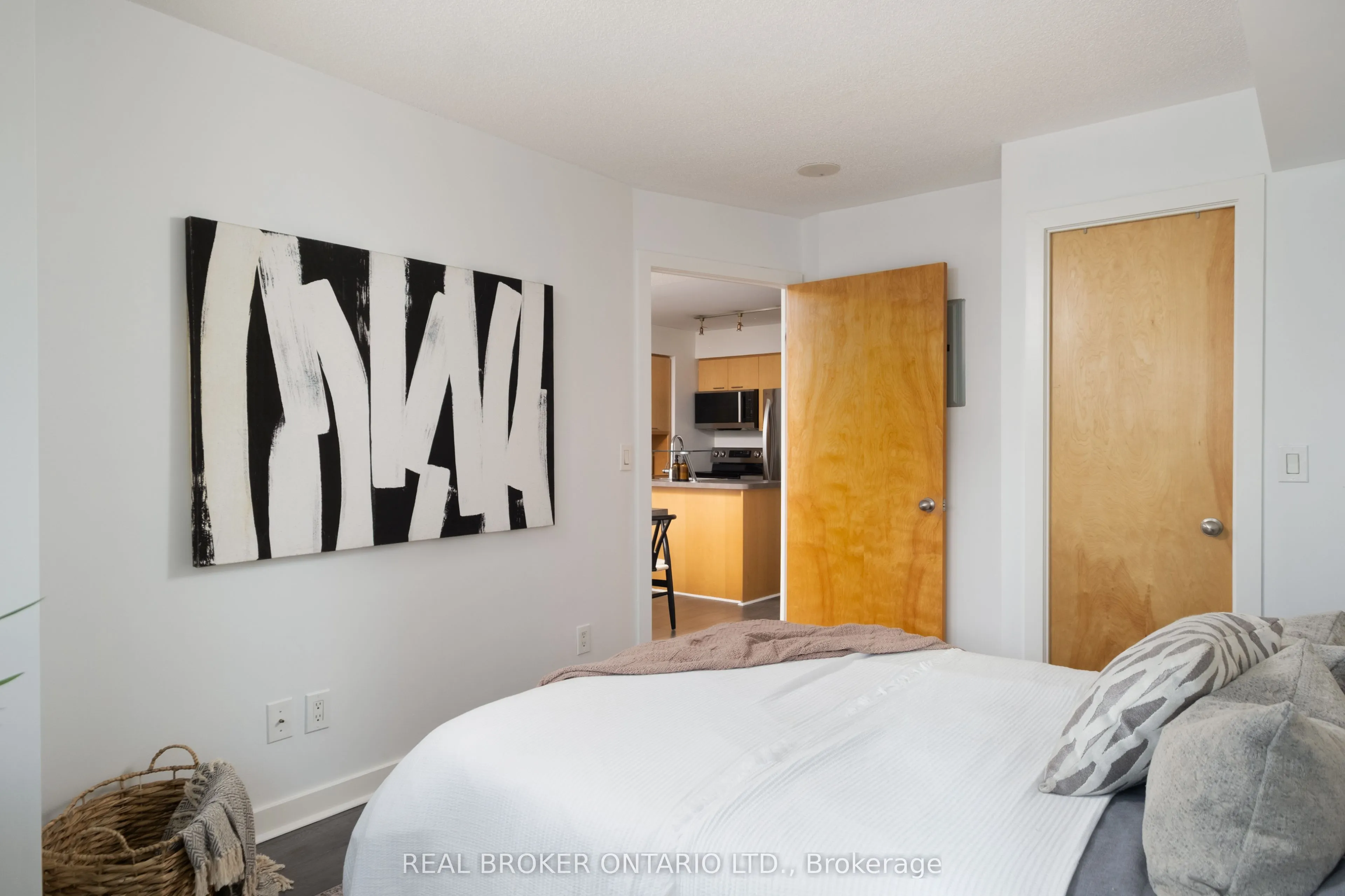 255 Richmond Street E #1416