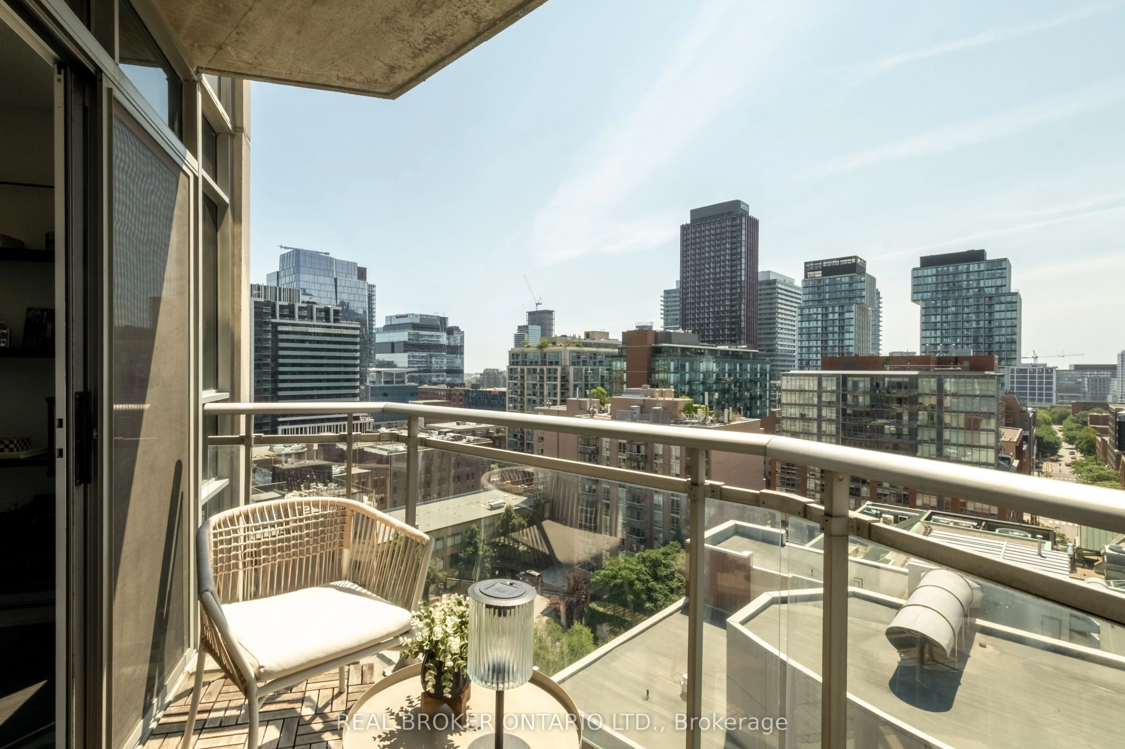 255 Richmond Street E #1416