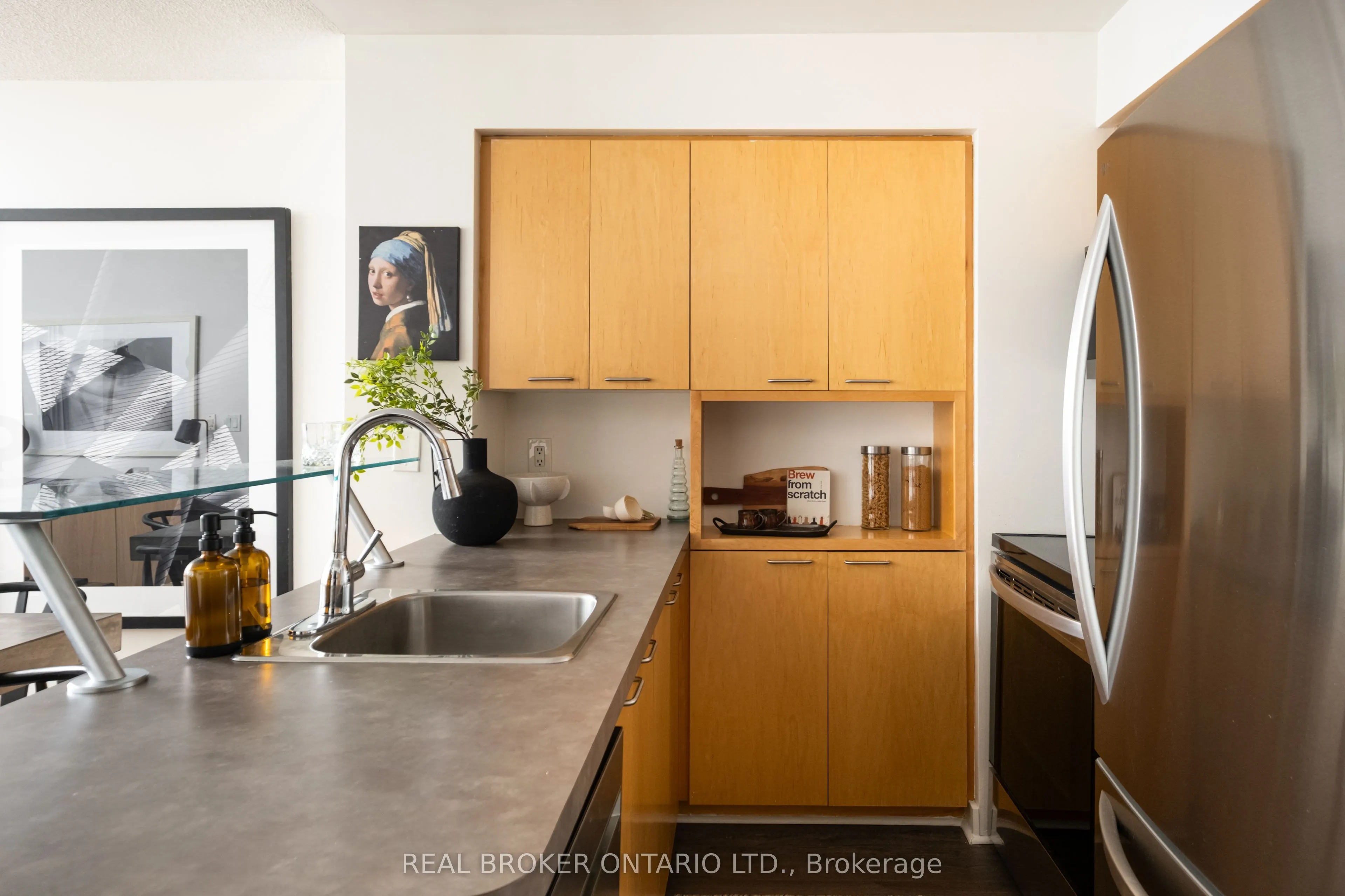 255 Richmond Street E #1416