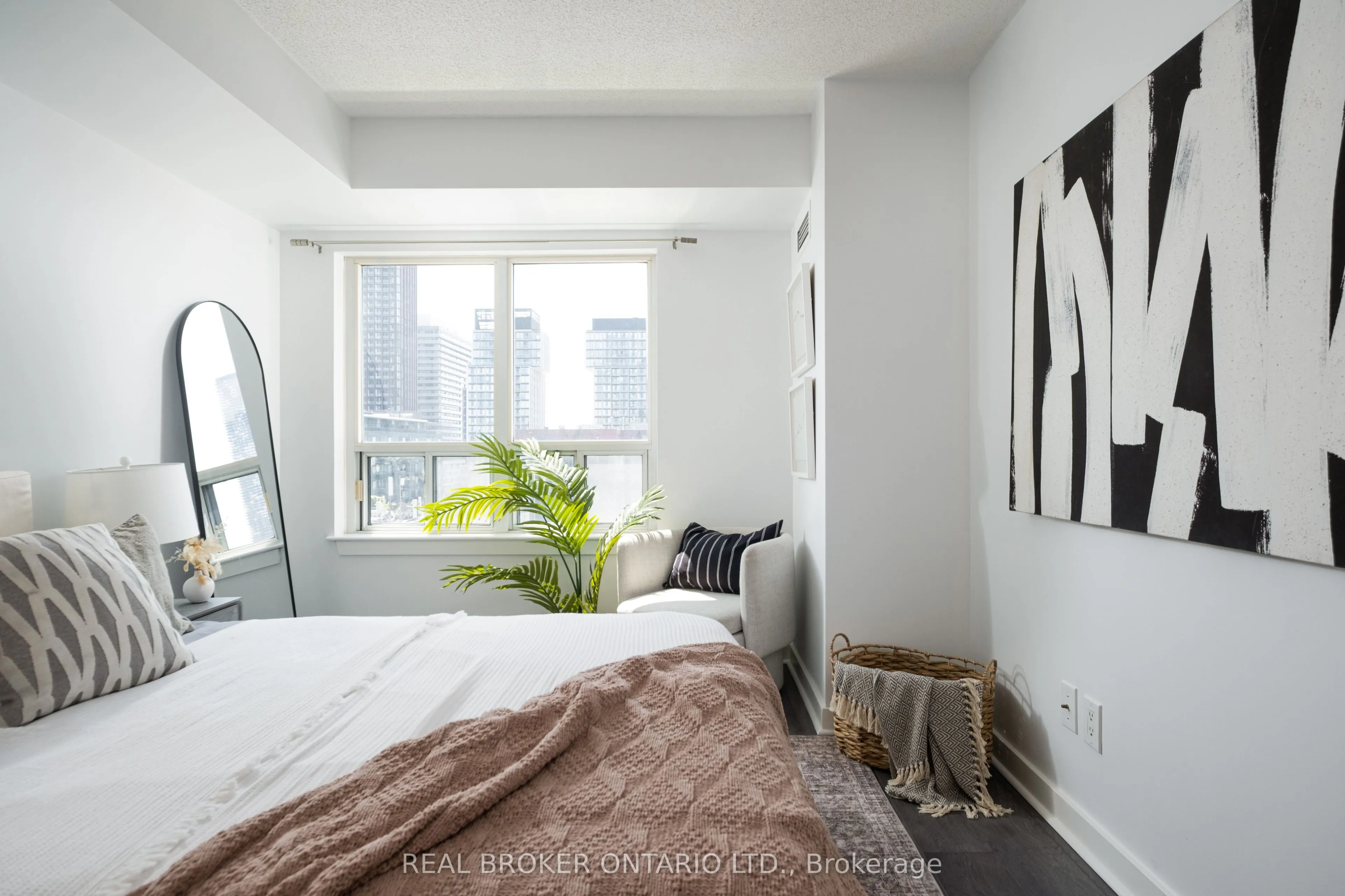 255 Richmond Street E #1416