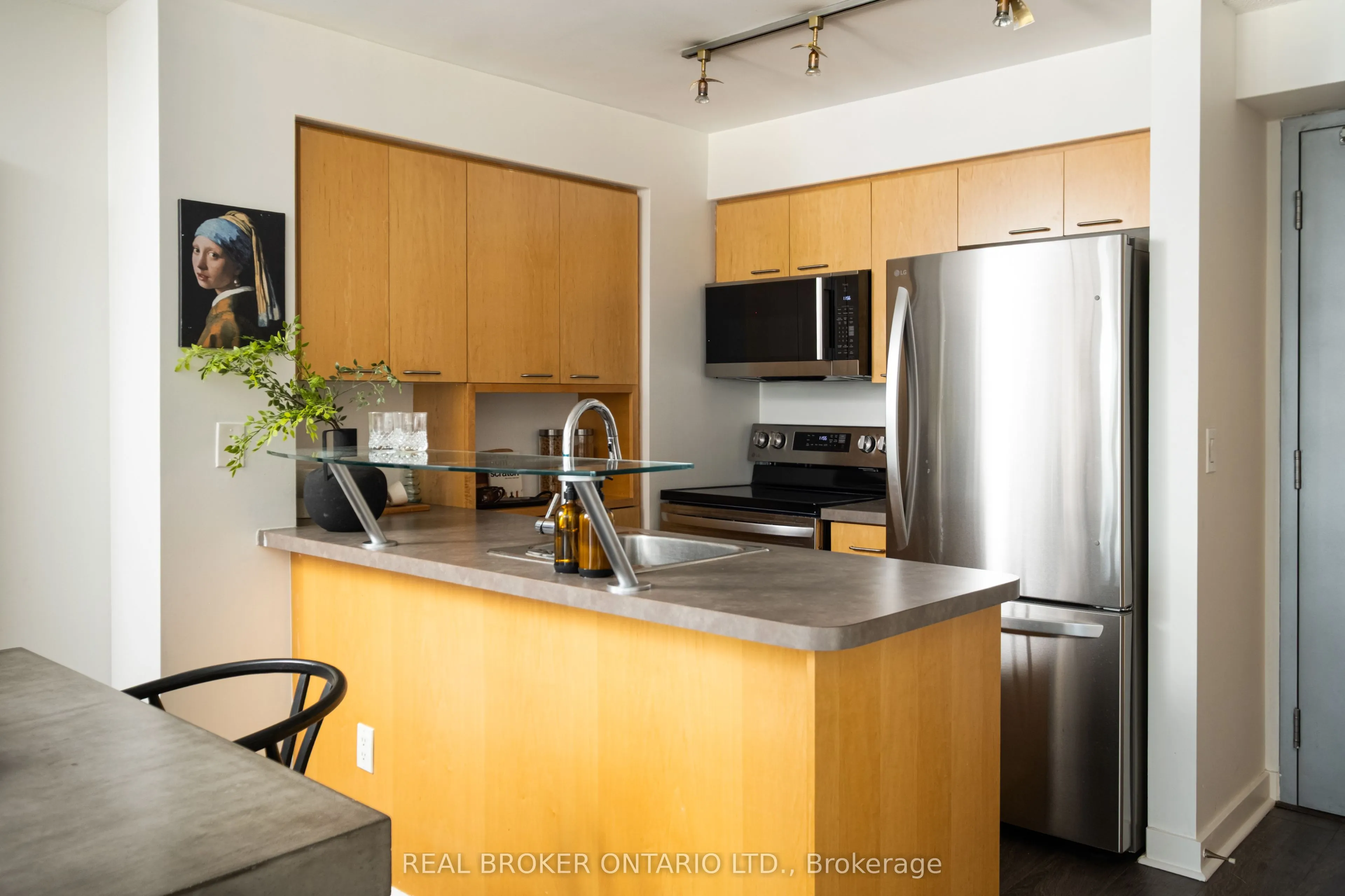 255 Richmond Street E #1416