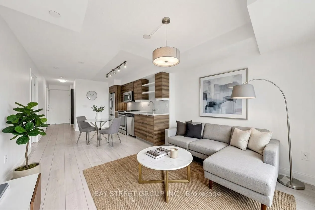 525 Adelaide Street W #1118