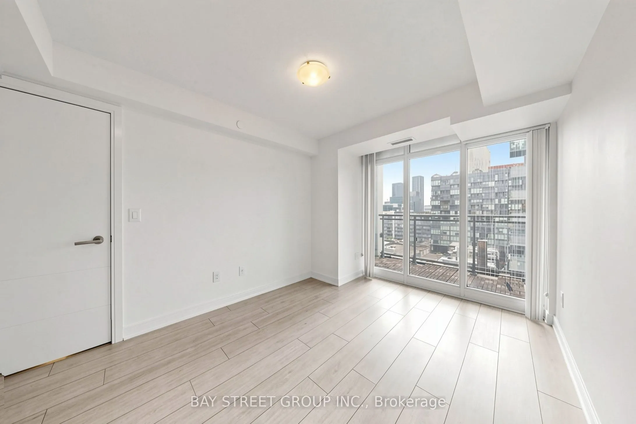 525 Adelaide Street W #1118