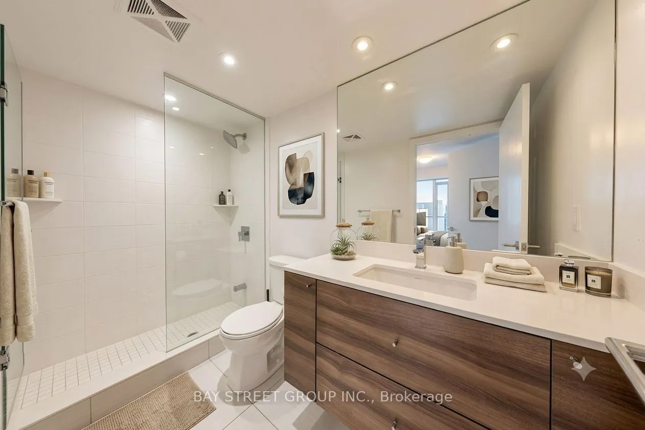525 Adelaide Street W #1118