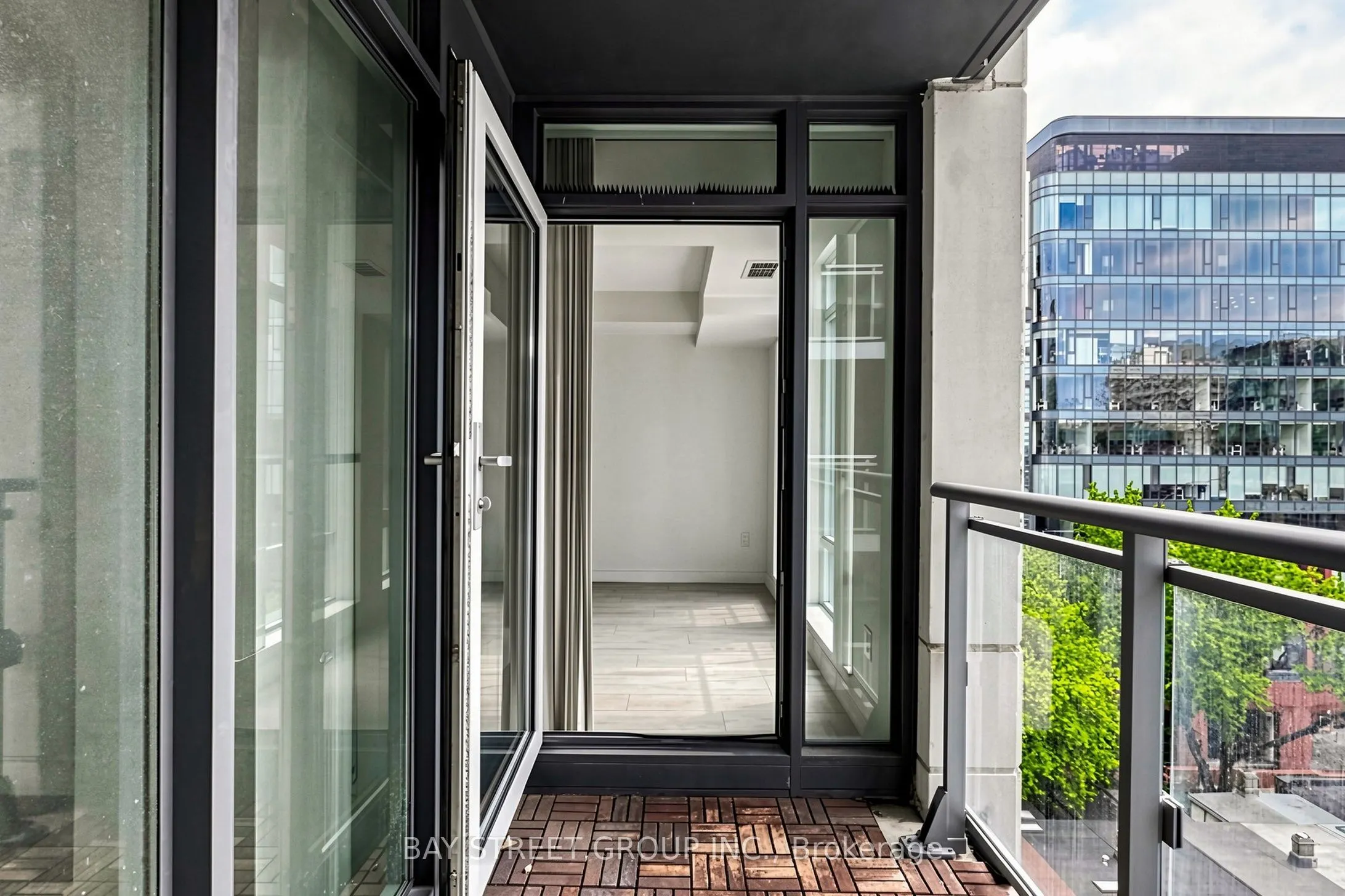525 Adelaide Street W #1118