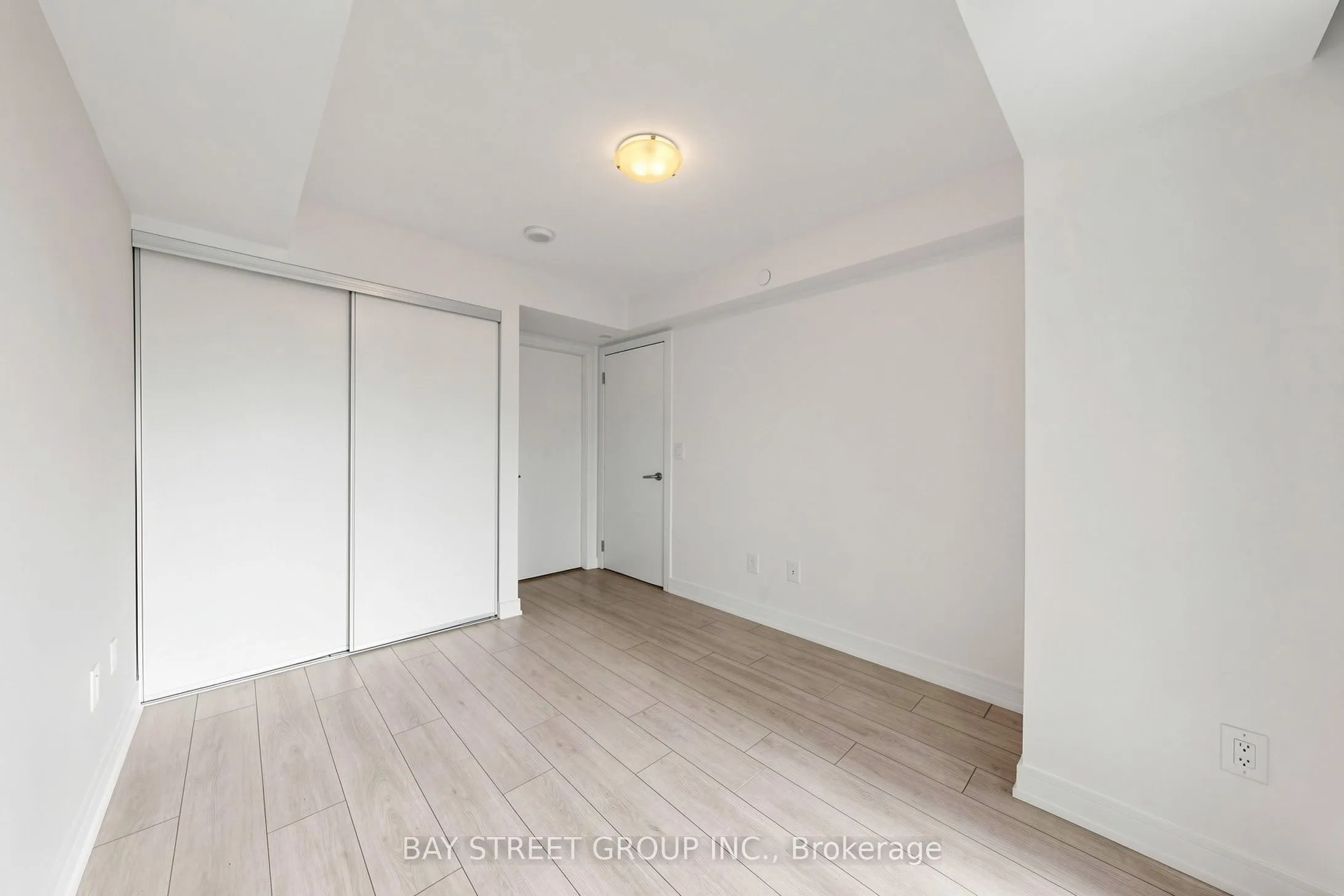 525 Adelaide Street W #1118