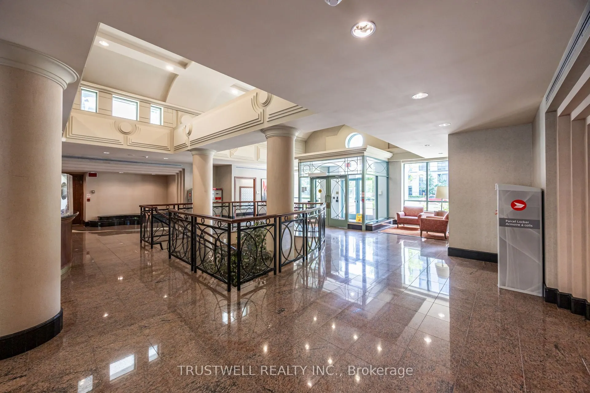39 Pemberton Avenue #401