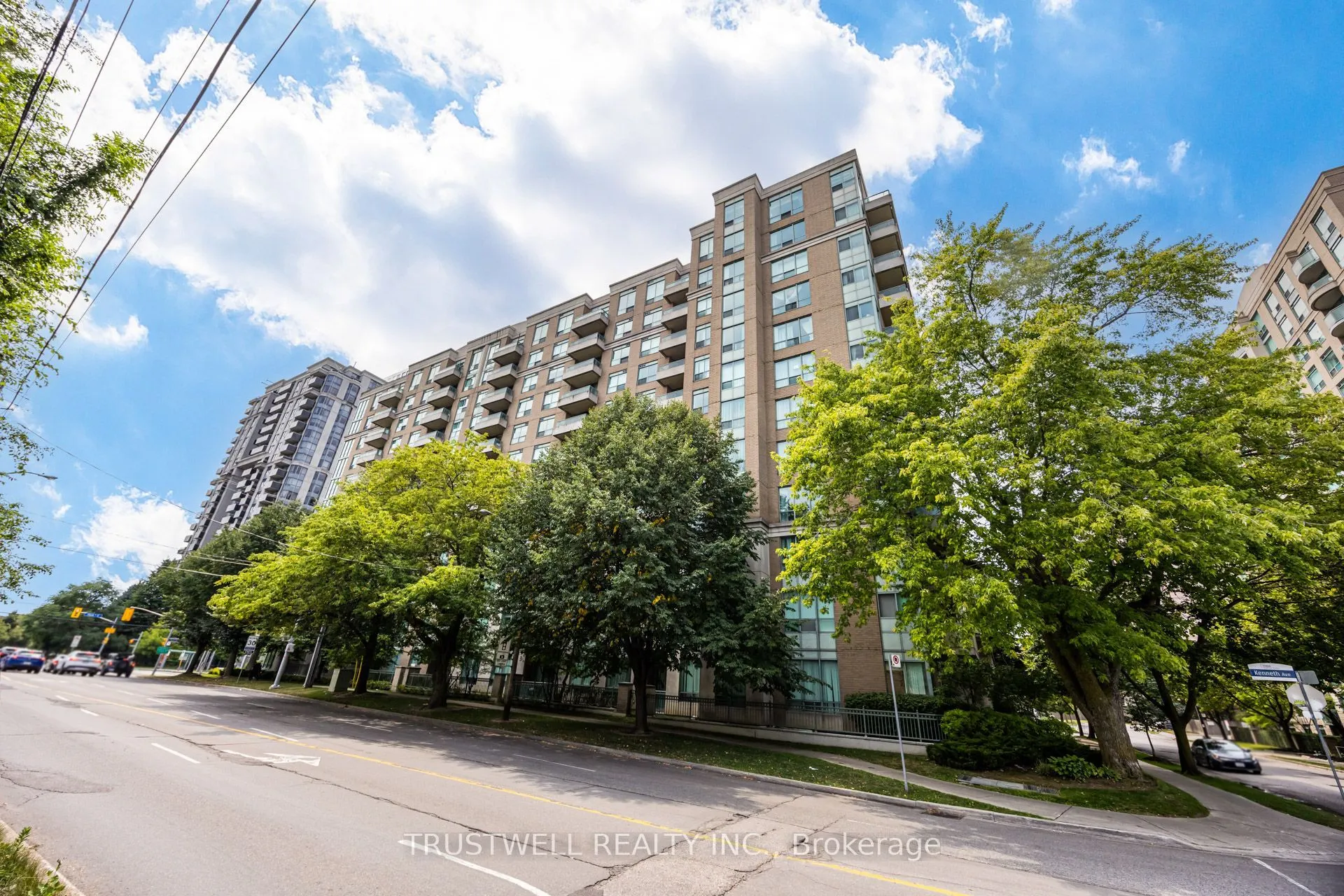 39 Pemberton Avenue #401