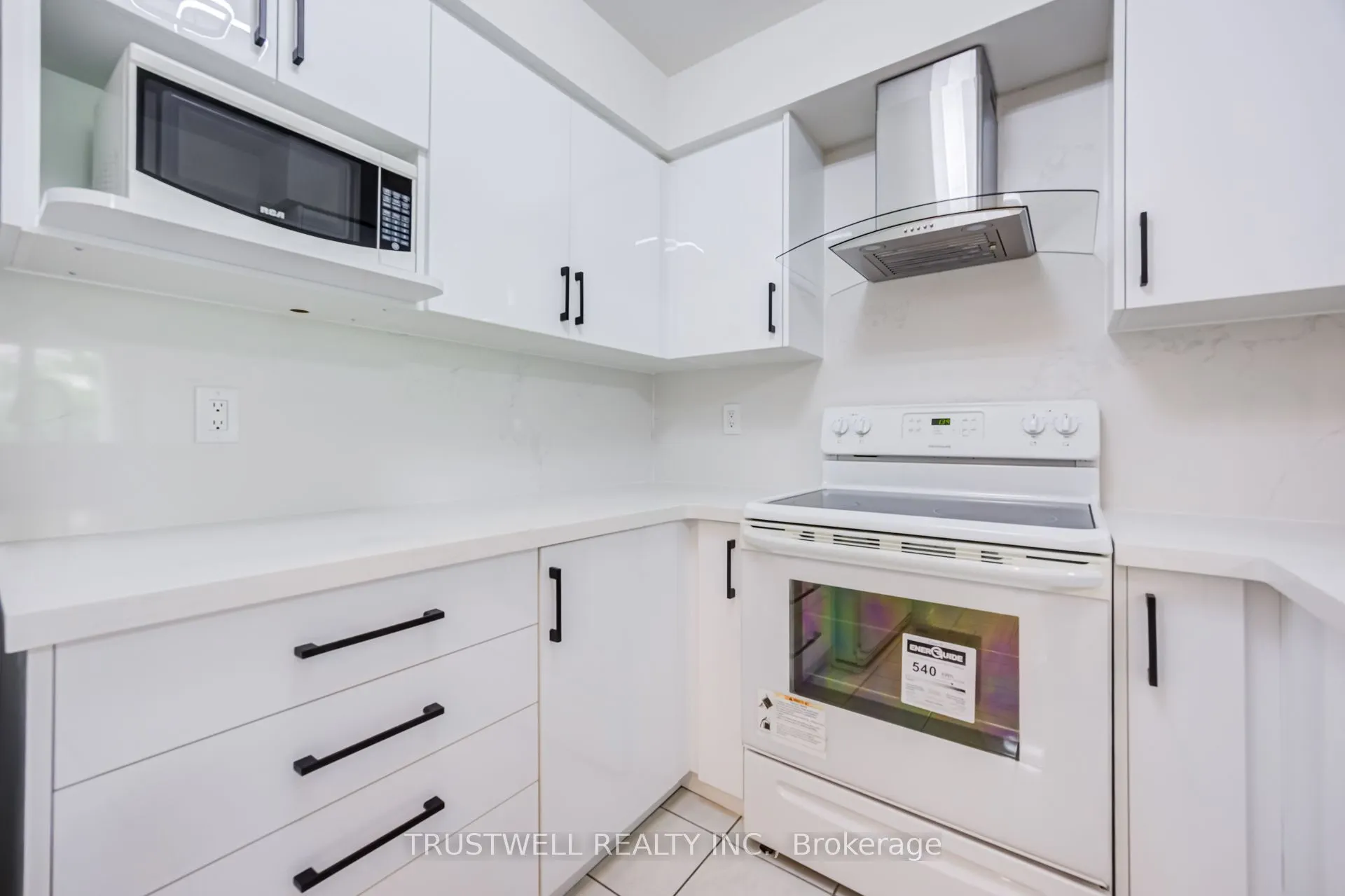 39 Pemberton Avenue #401