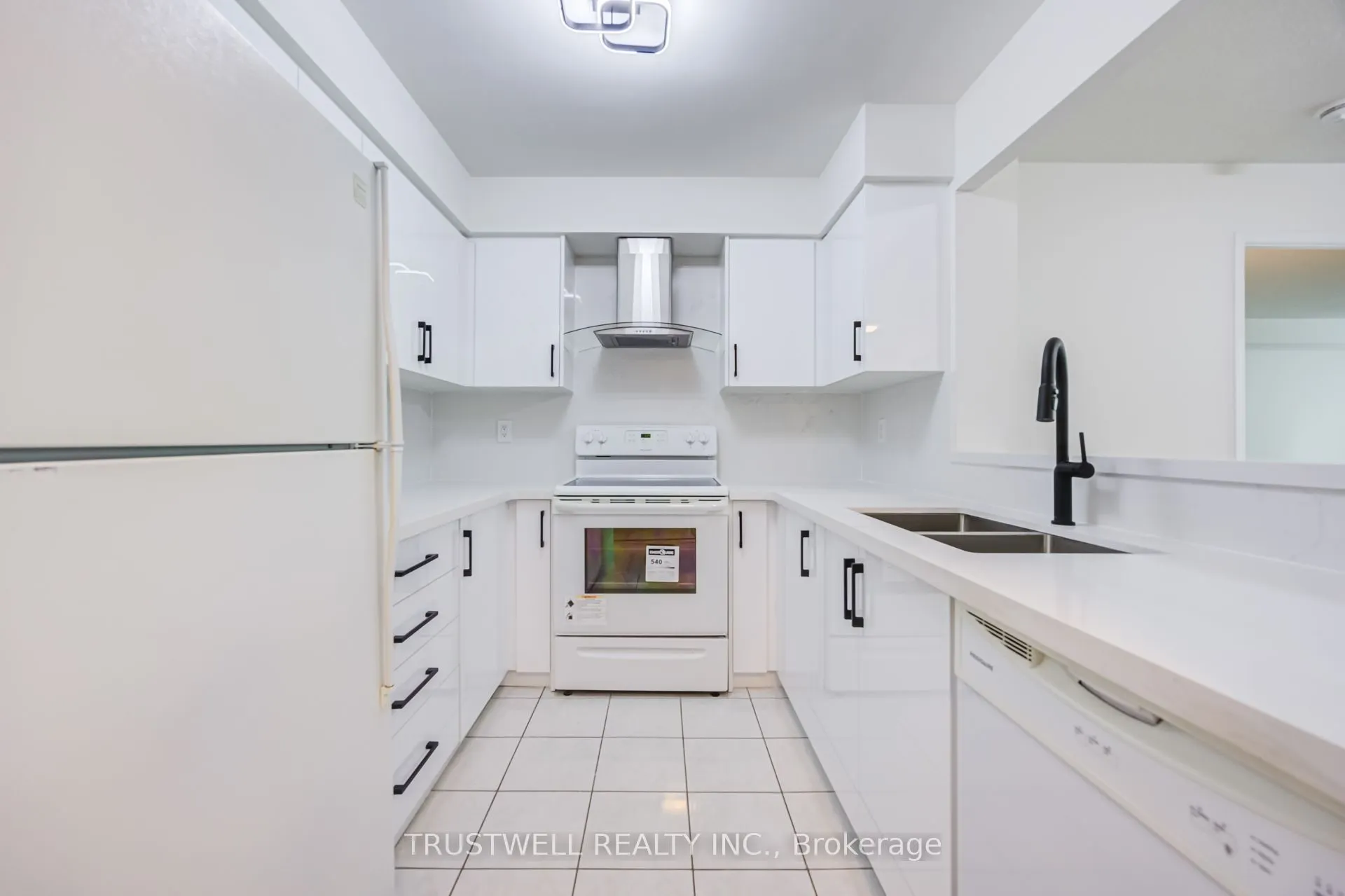 39 Pemberton Avenue #401