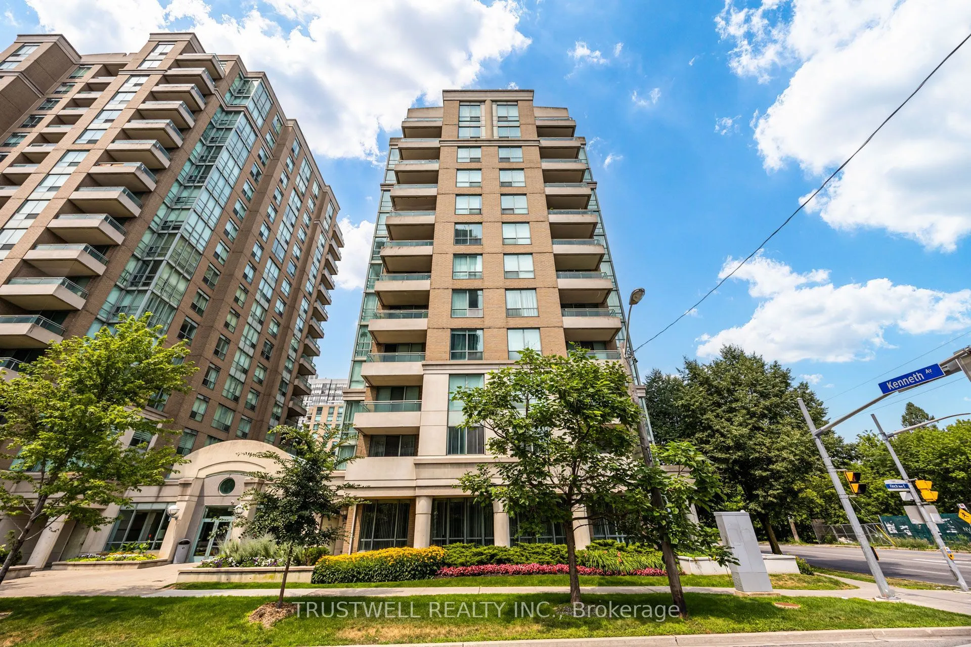 39 Pemberton Avenue #401