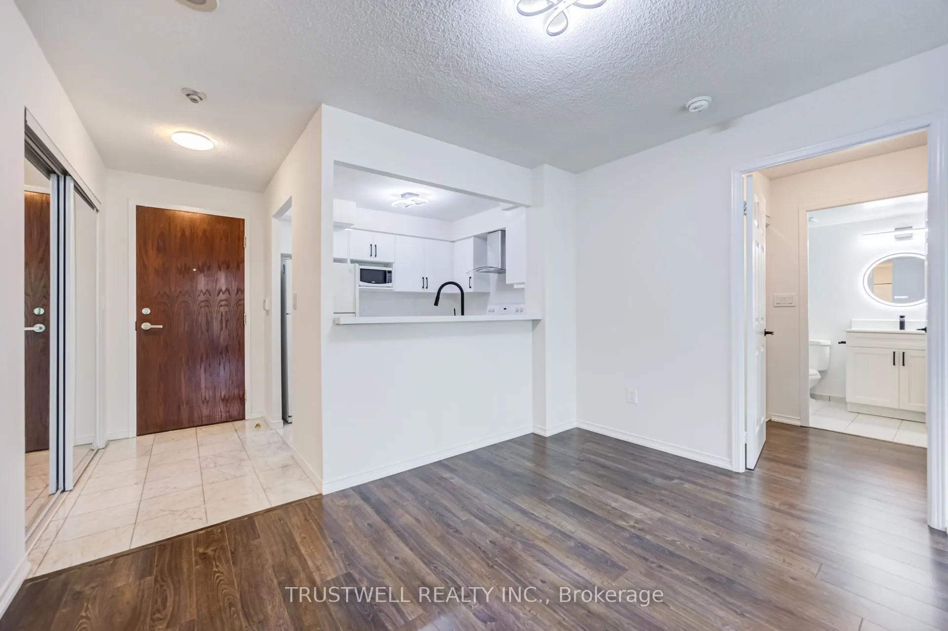 39 Pemberton Avenue #401