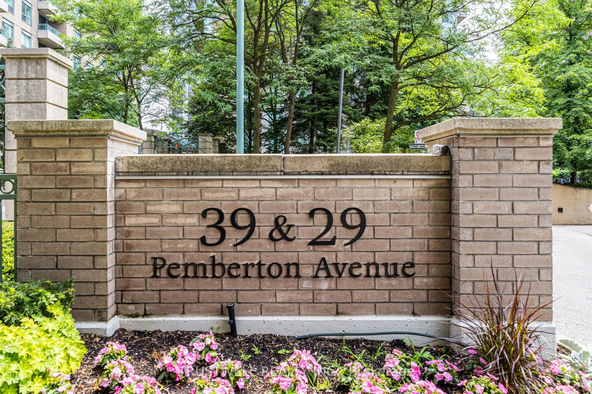 39 Pemberton Avenue #401