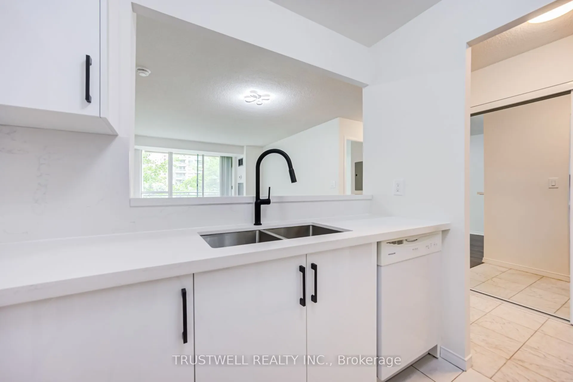 39 Pemberton Avenue #401