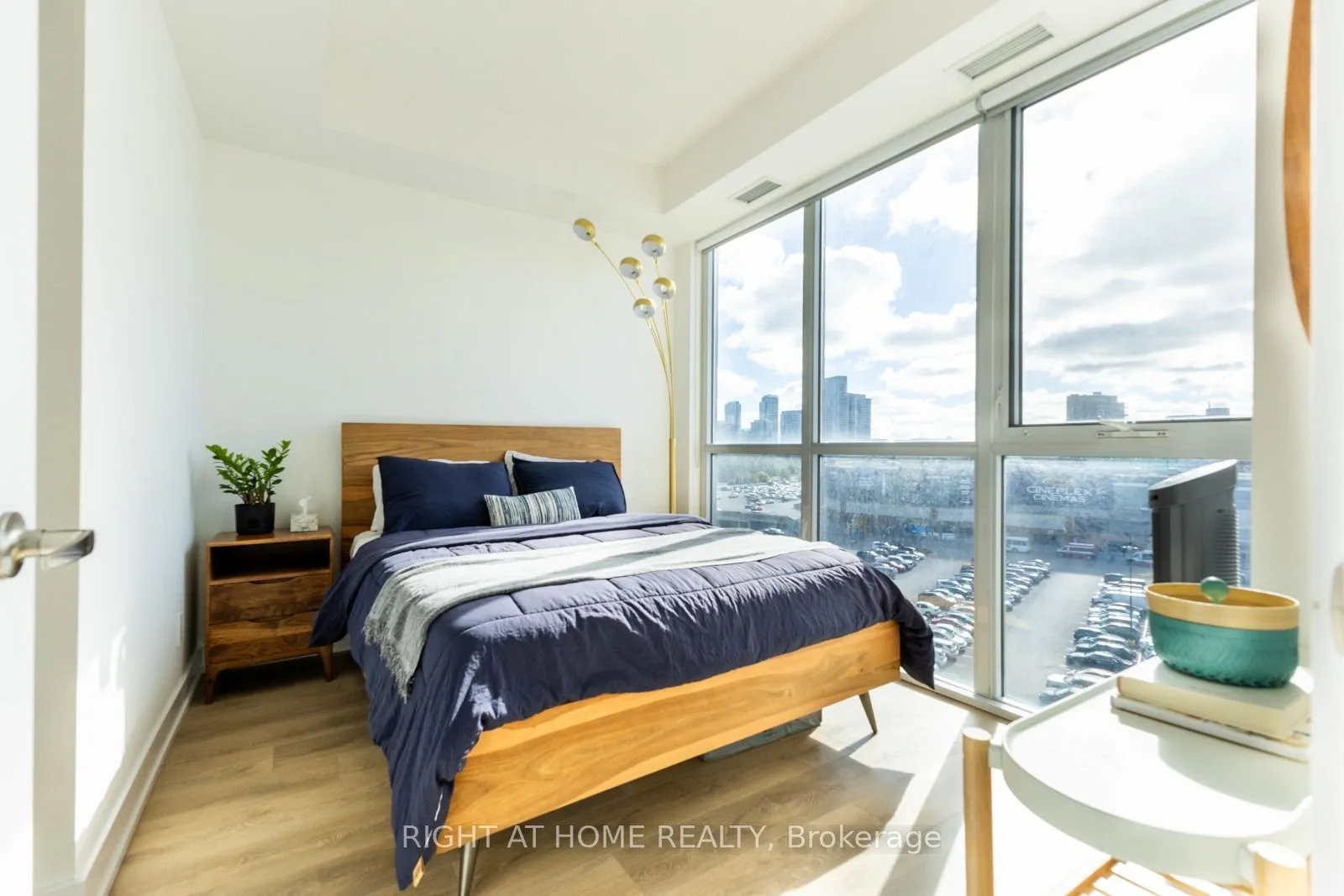 128 Fairview Mall Drive #712