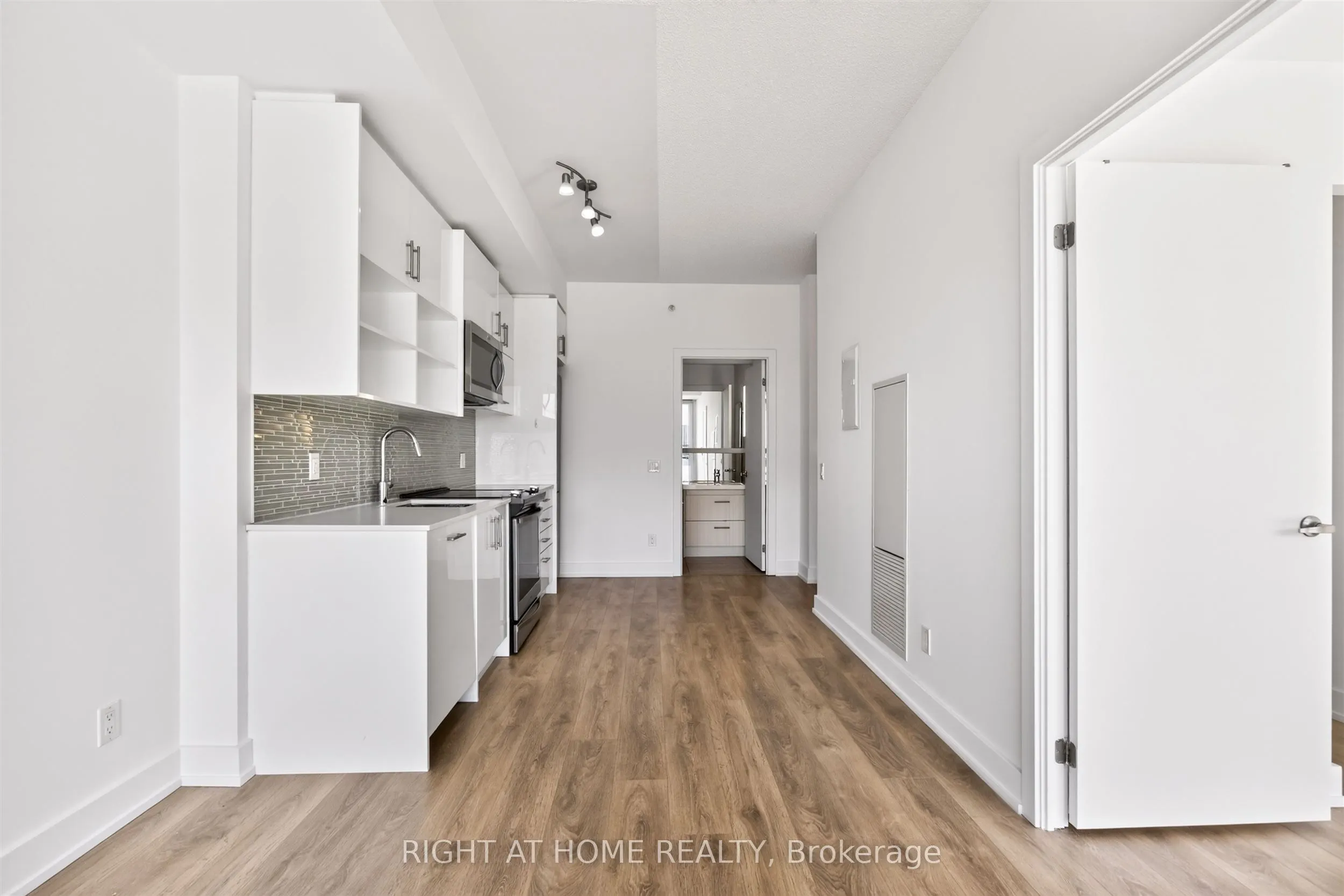 128 Fairview Mall Drive #712