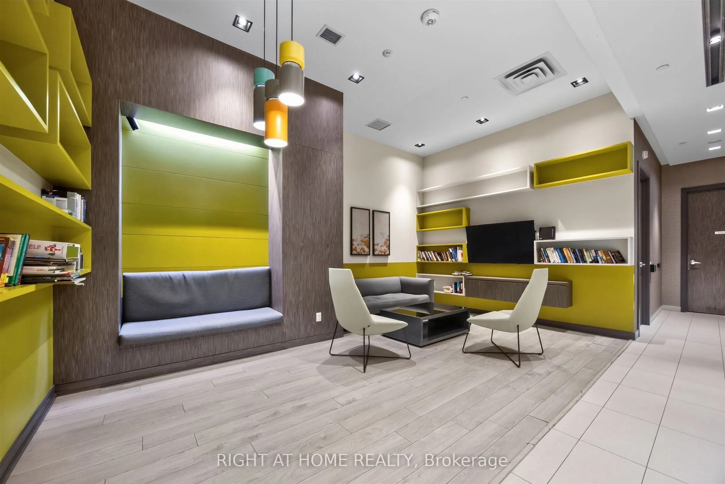 128 Fairview Mall Drive #712